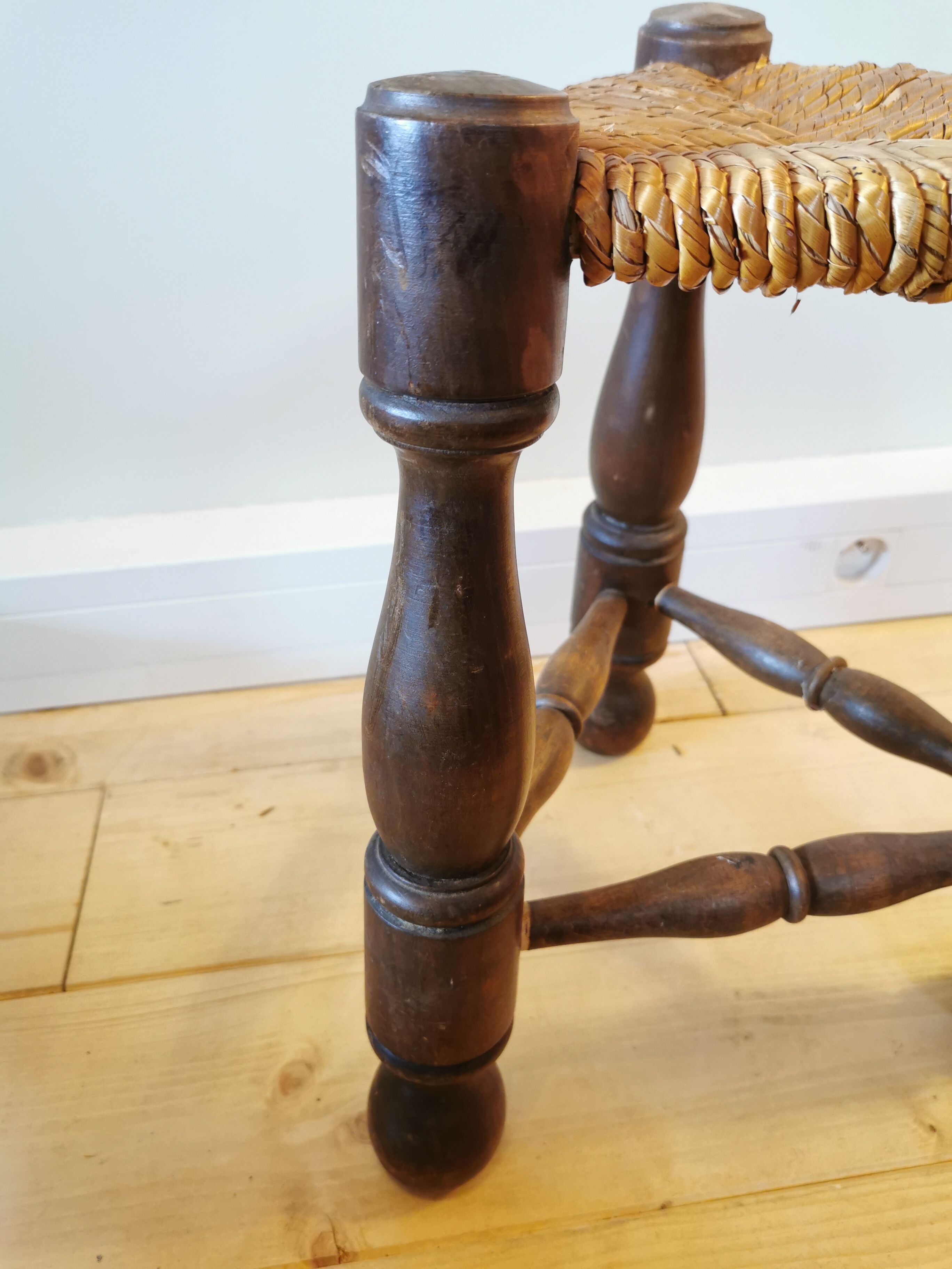Tabouret tripode paillé des années 50