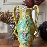Vase art nouveau en barbotine estampillé
