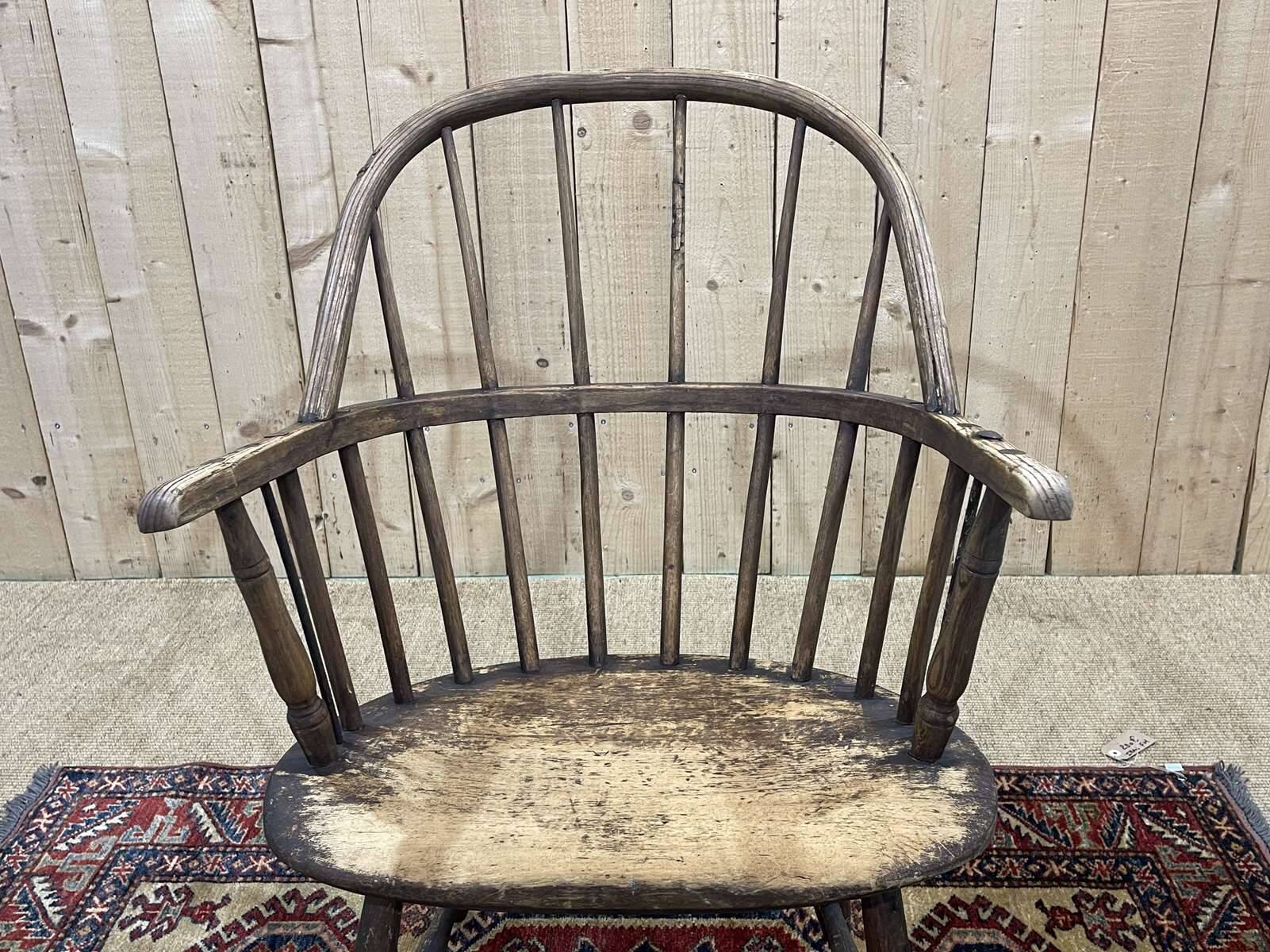 19th century English armchair in 19th century elm and beech