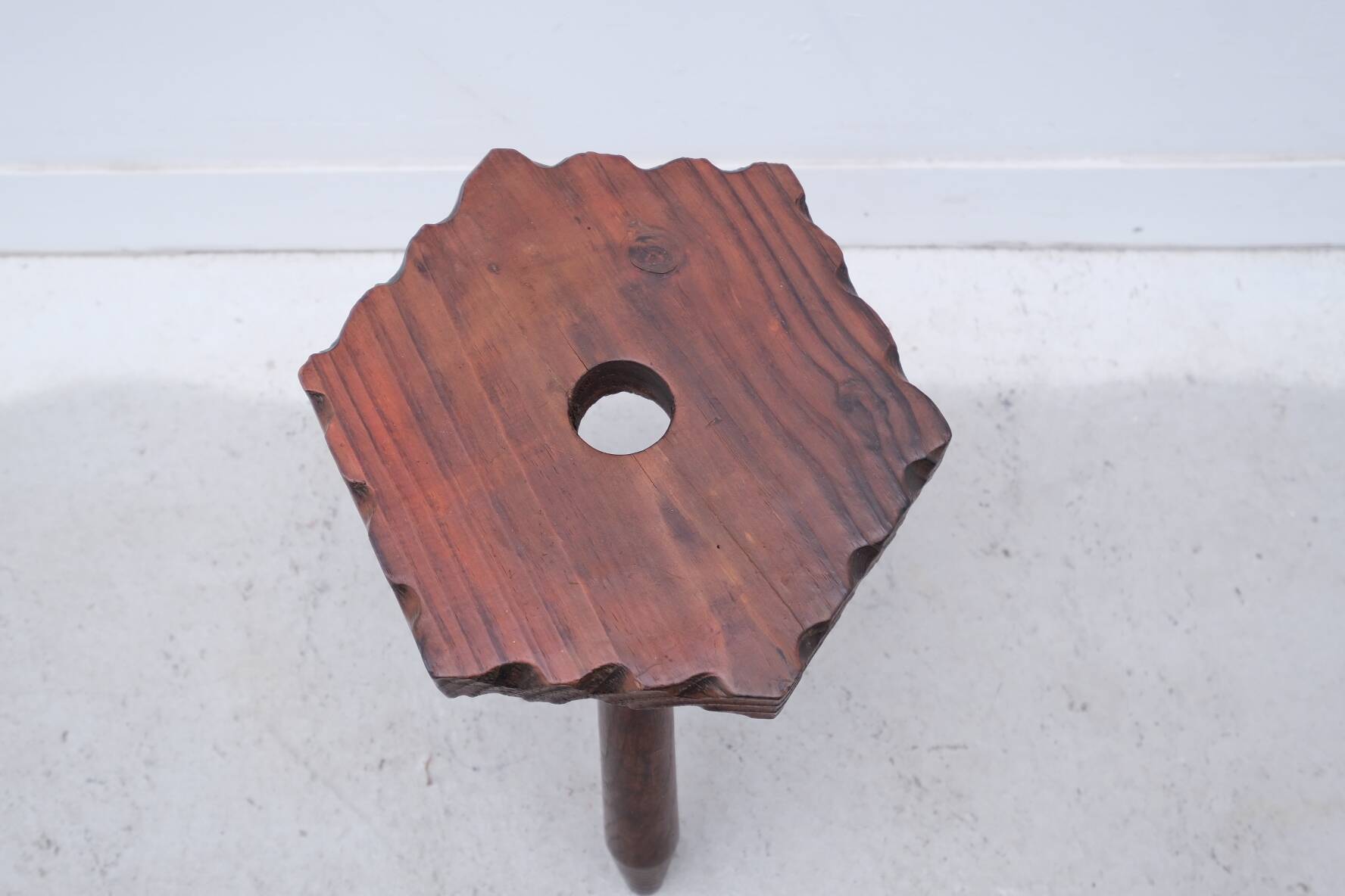 Modernist stool in solid pine, Spain 1970
