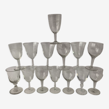 14 verres anciens à pied