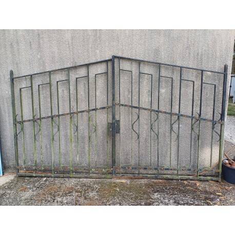 Wrought iron gate with 2 leaves