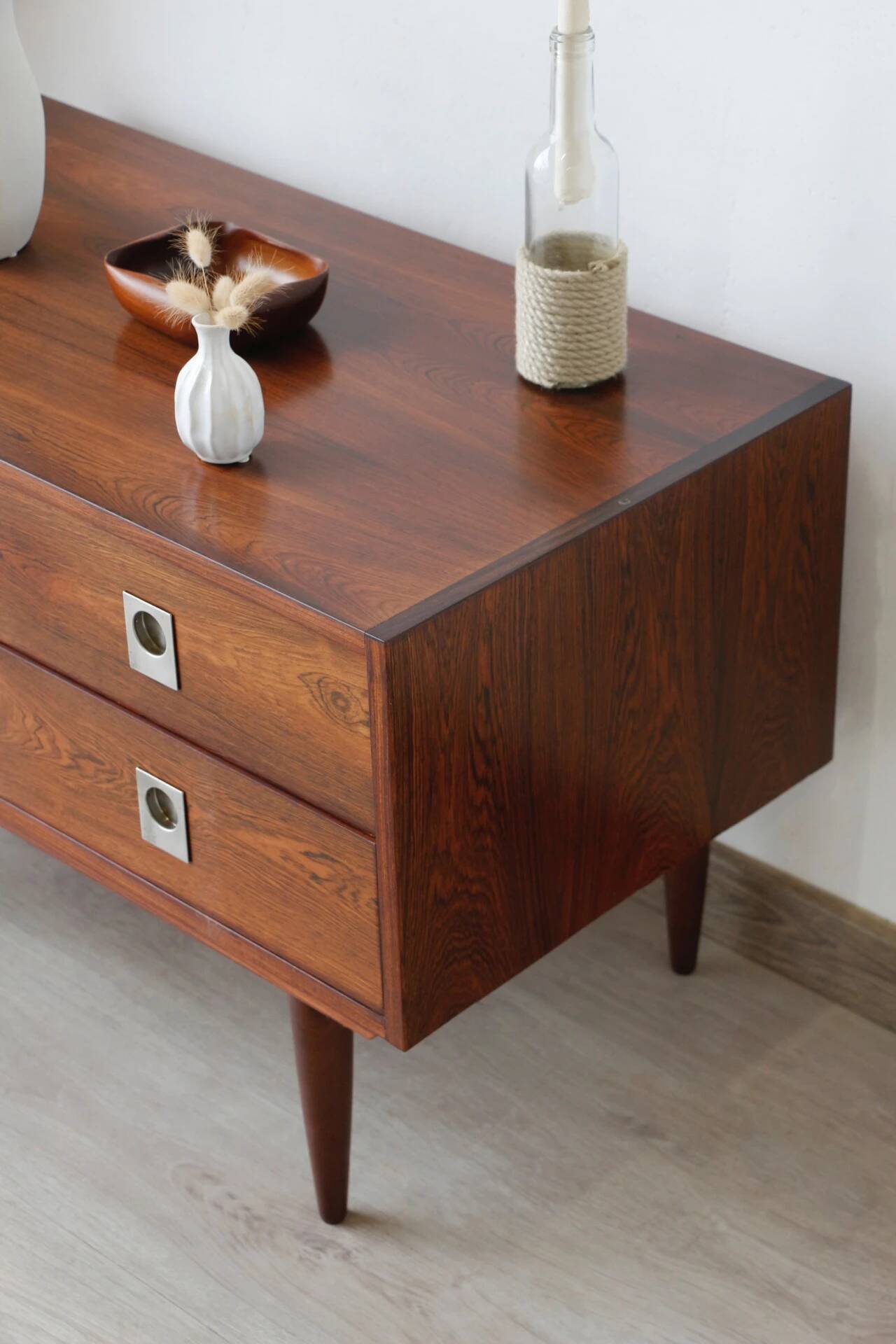 Scandinavian chest of drawers in rosewood | Vintage 1960