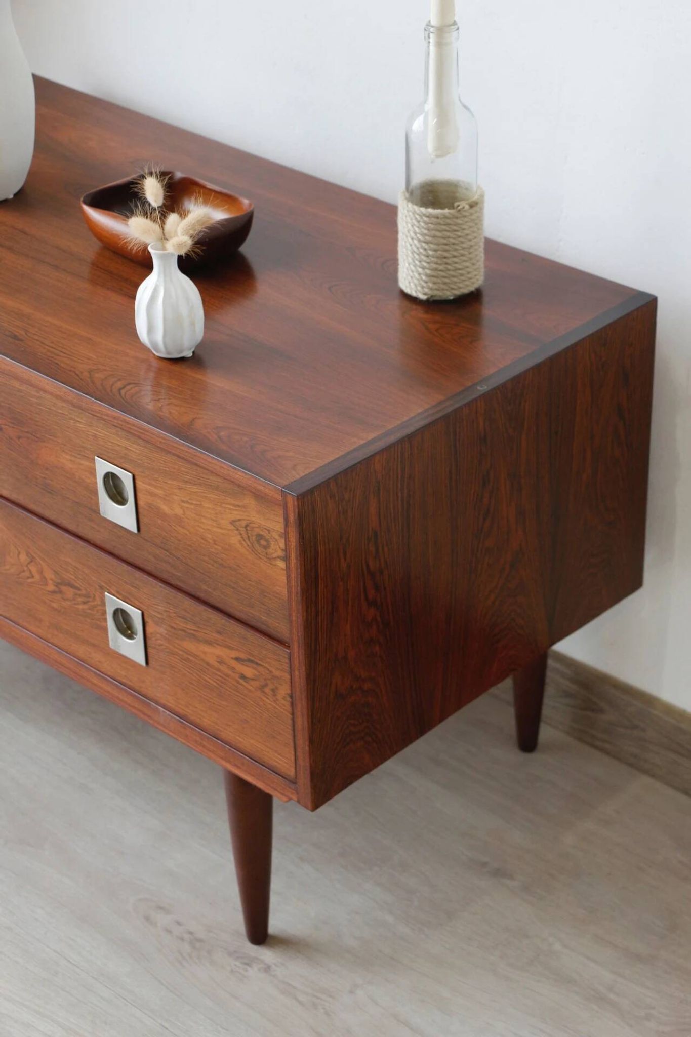 Scandinavian chest of drawers in rosewood | Vintage 1960