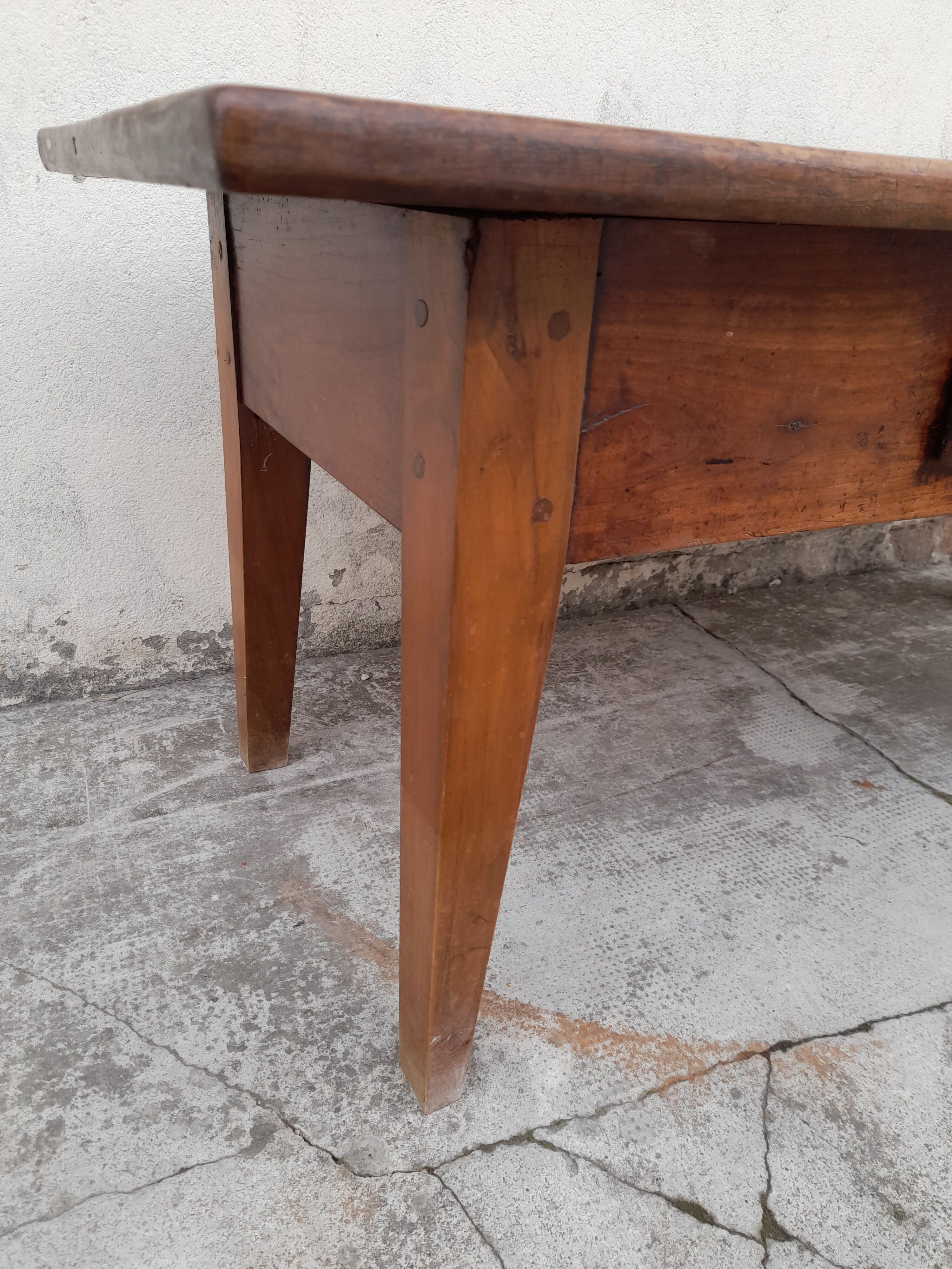 Table basse de ferme rustique en fruitier 1900