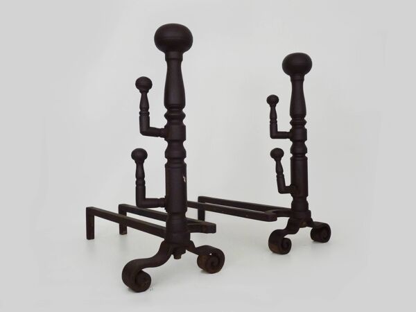 Grande paire de chenets de cheminée en fer forgé. France 19eme siècle.