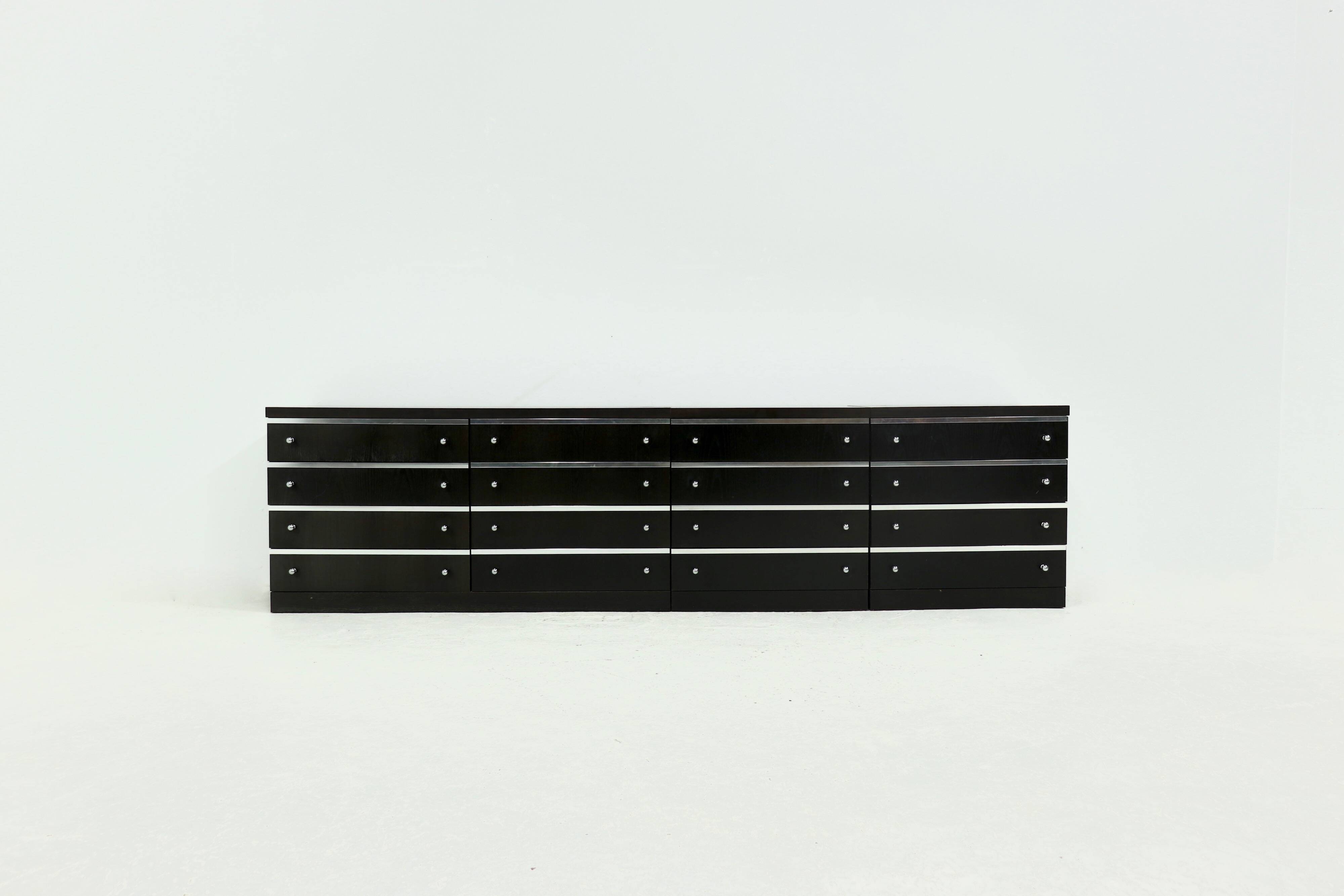 Grand buffet modulaire en bois ébène avec accents en aluminium des années 1980