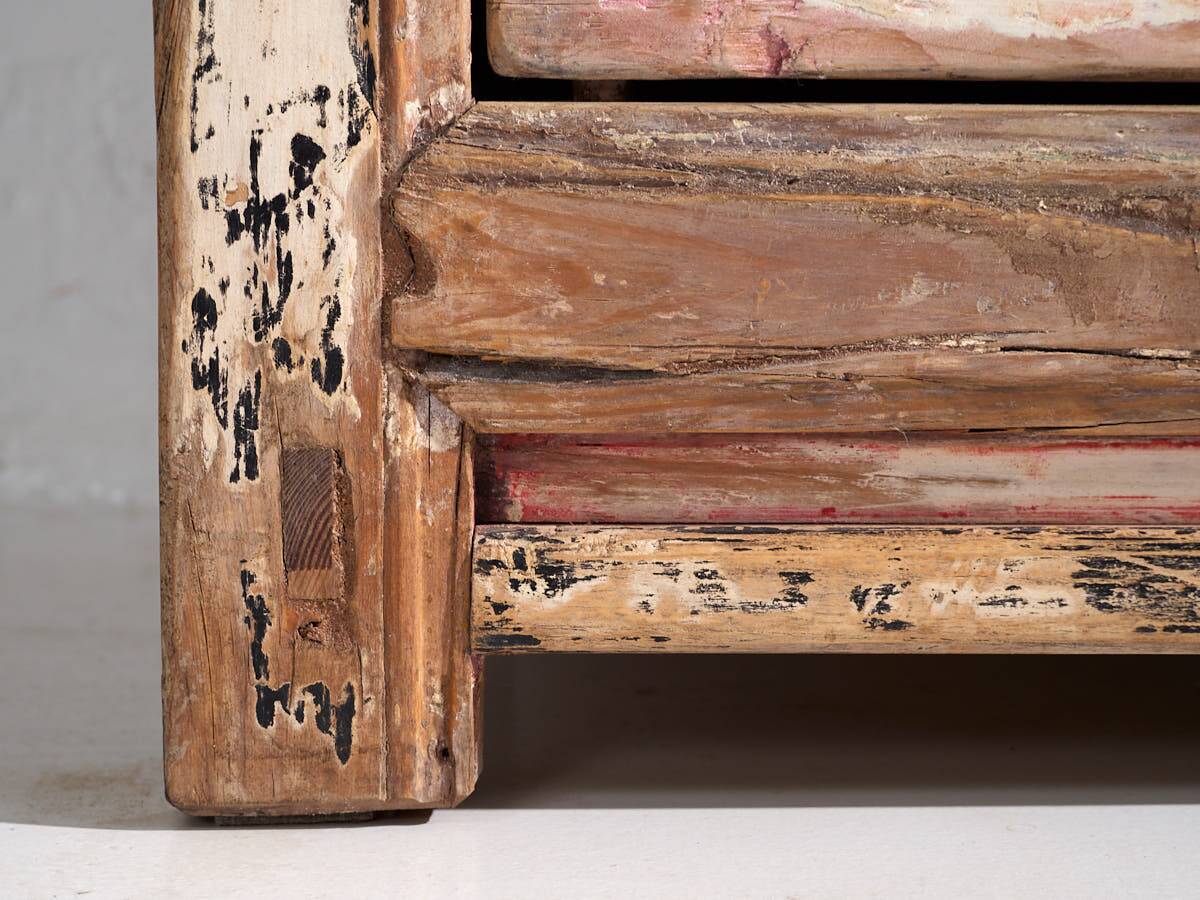 Antique white sideboard with floral motifs (circa 1870)