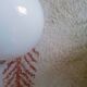 Paire d'appliques boules en verre opalin