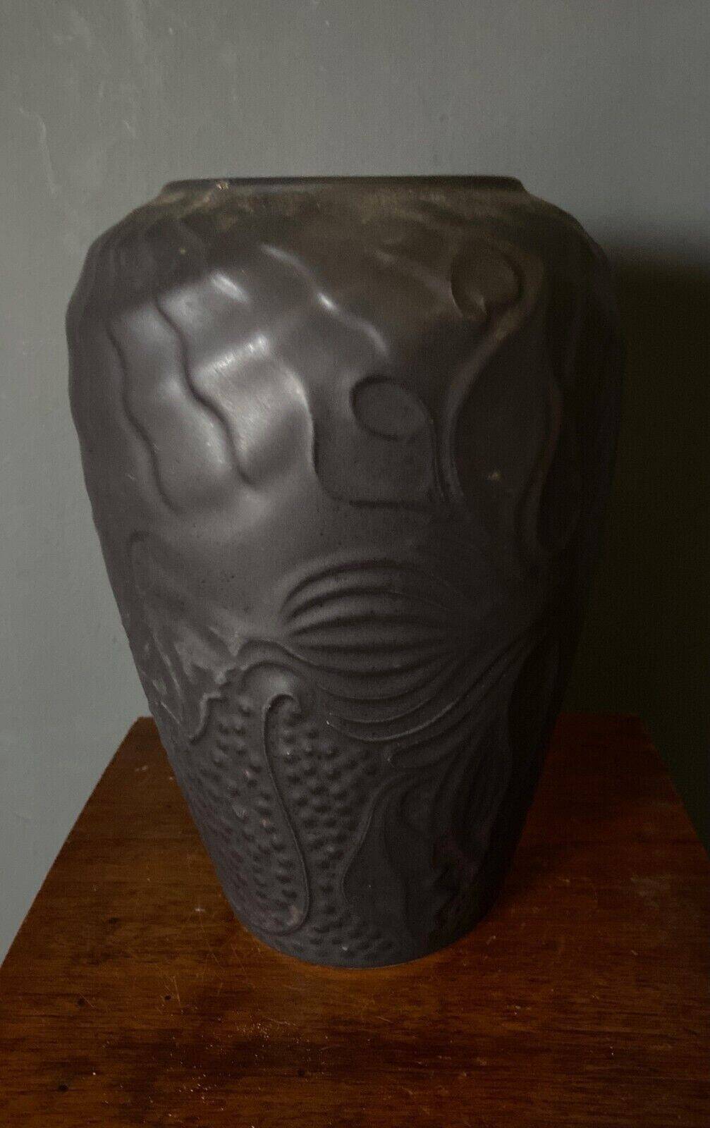 Habitat vase in ceramic black background inspired by Gaudi