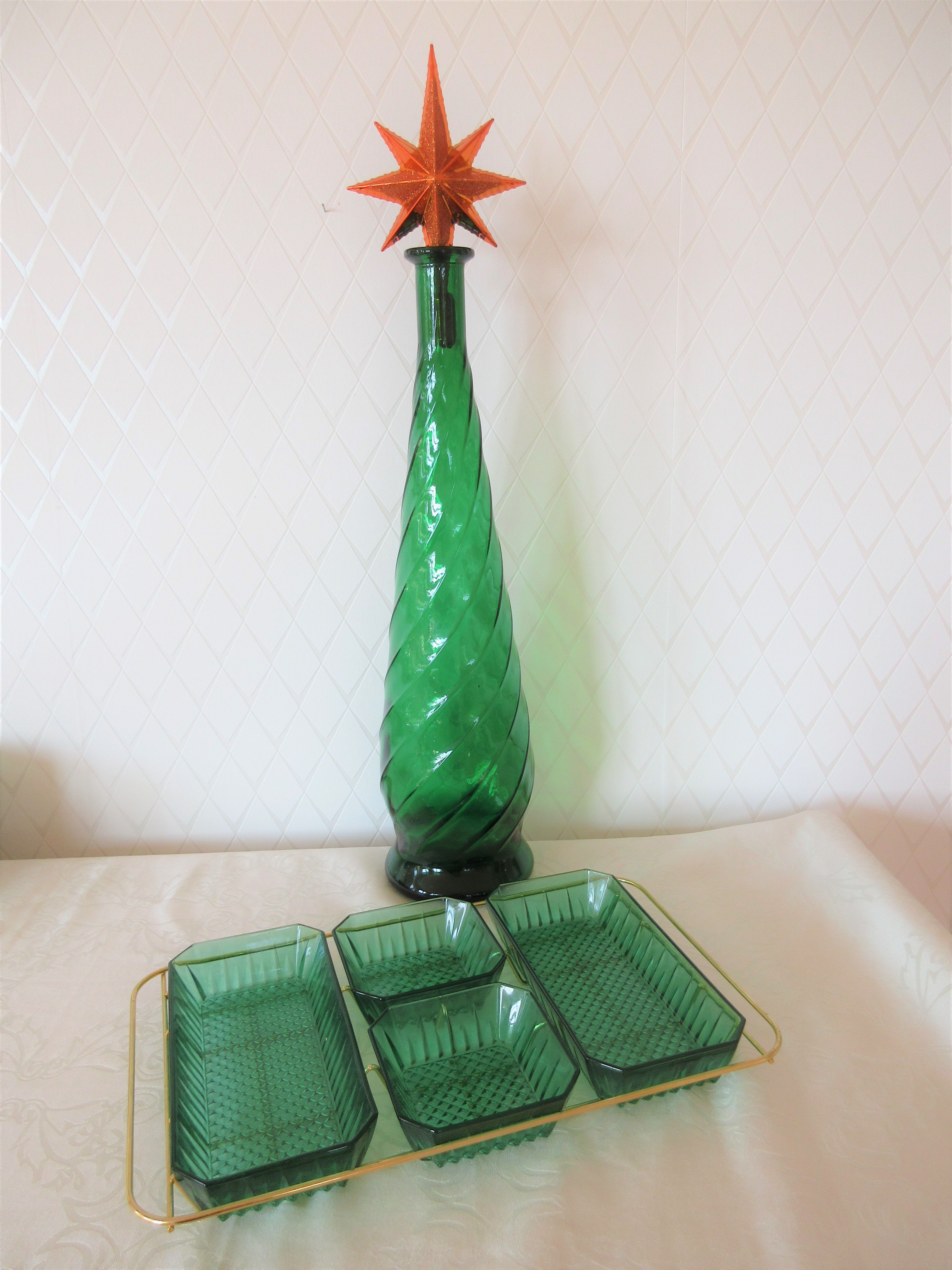 Golden vintage aperitif tray with green ramekins Arcoroc-France