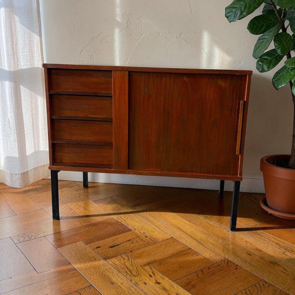 Vintage wooden wardrobe/chest of drawers/cupboard