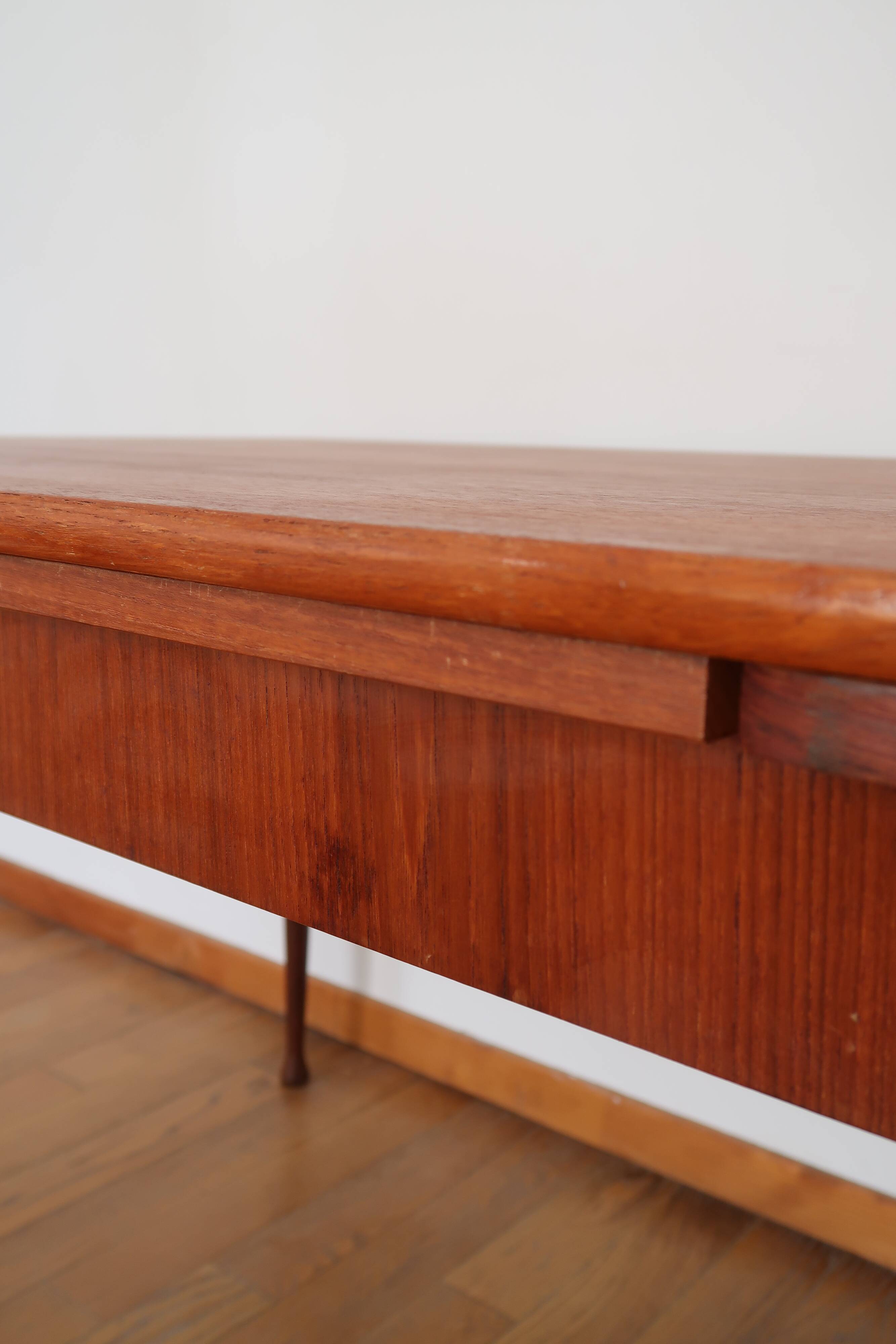 Scandinavian stretch teak table