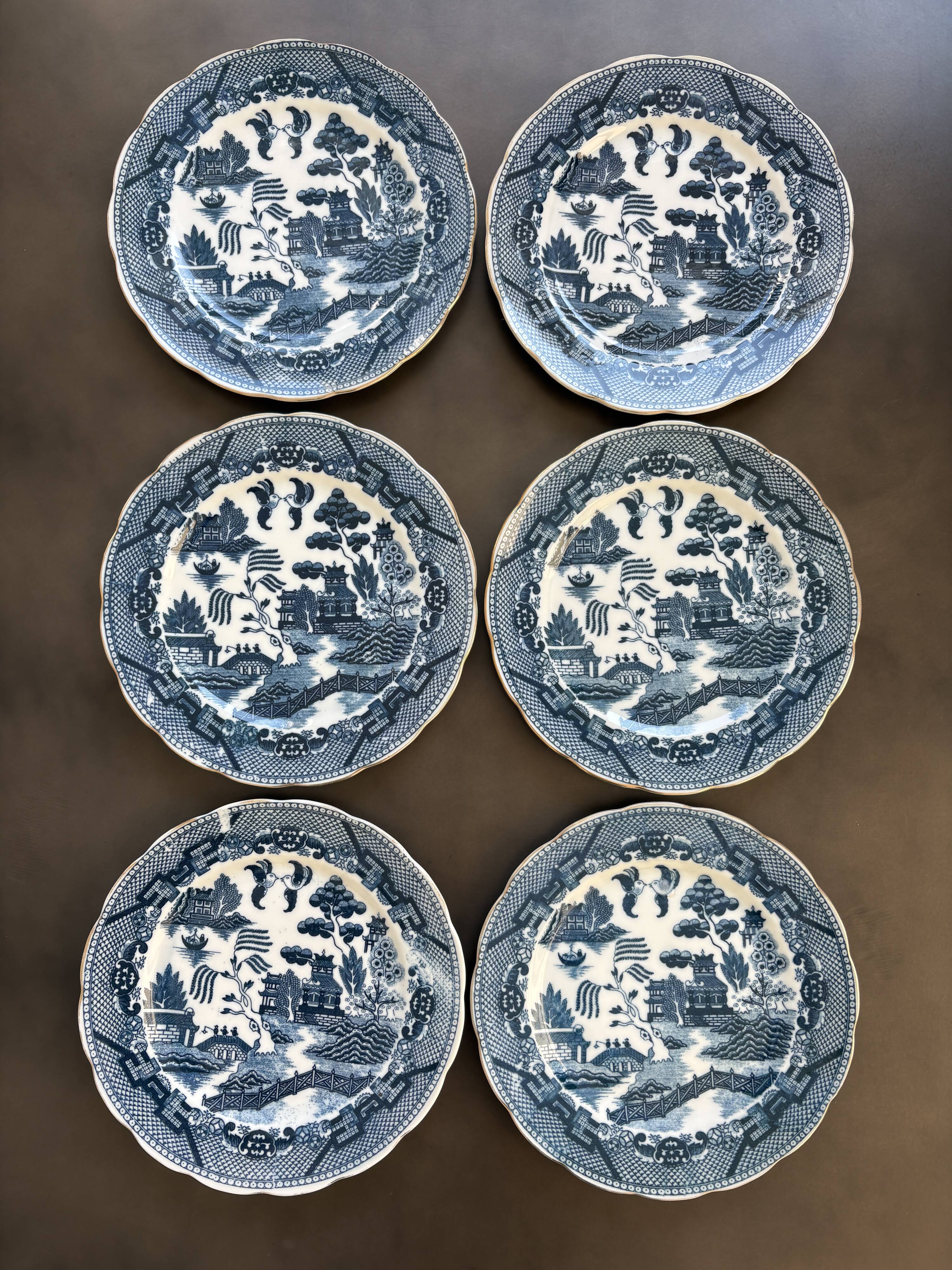 6 antique Blue Willow dessert plates