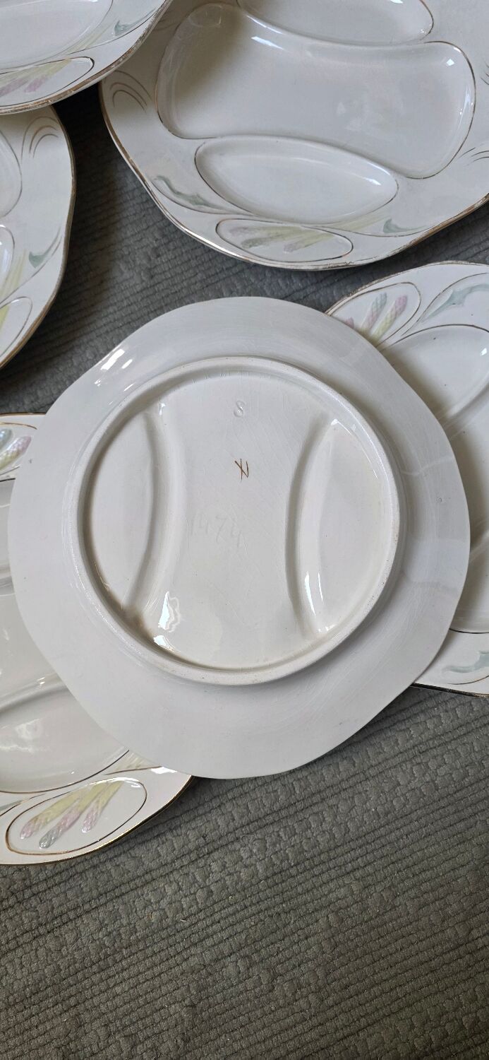 Art Nouveau majolica asparagus plates