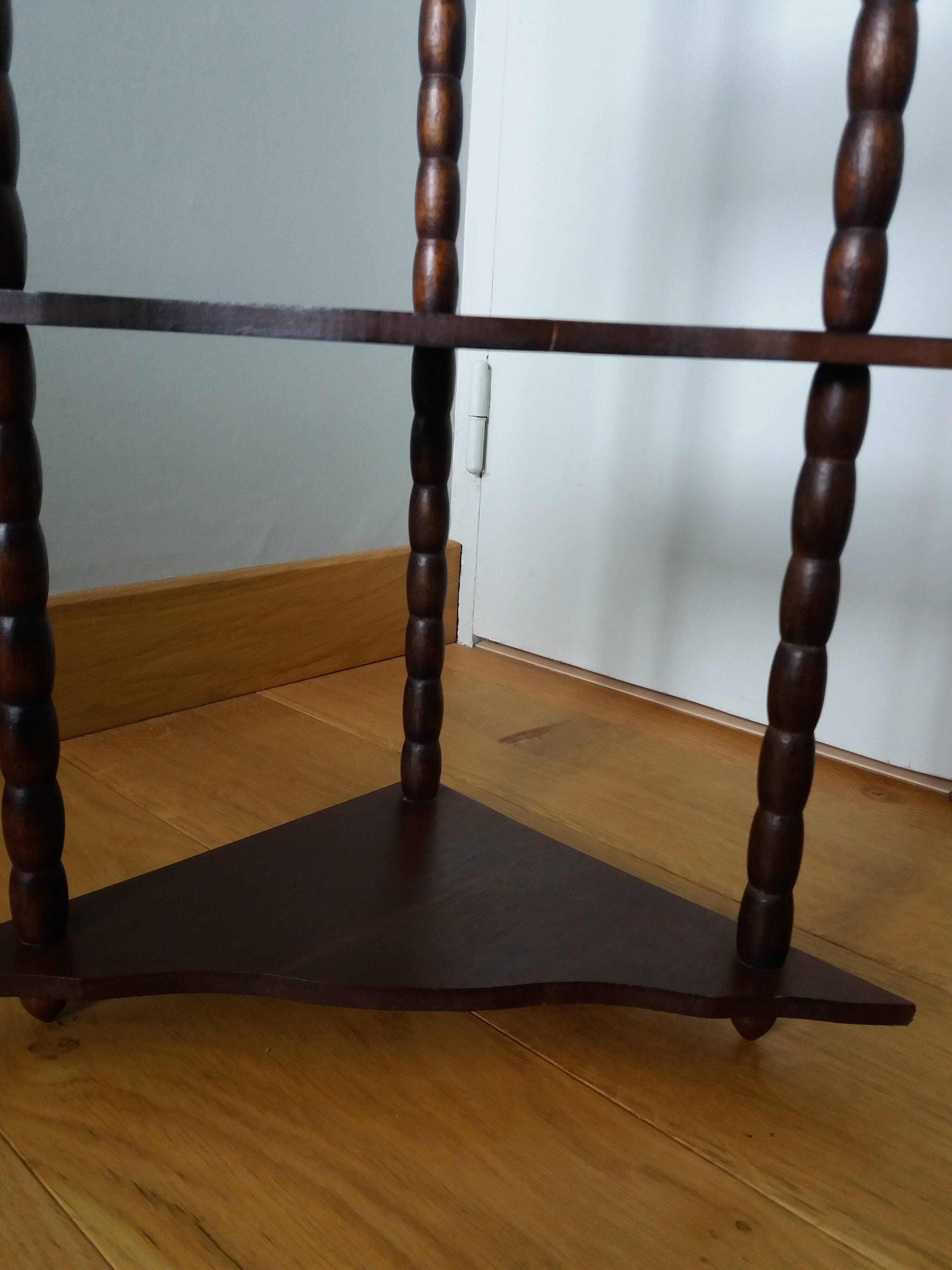 Étagère d’angle, encoignure à montants bobine