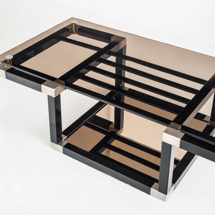 Table basse attribuée à Romeo Rega. Fer et verre fumé – France, années 1980