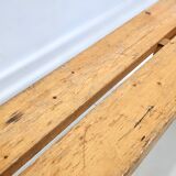 Banc en bois de pin de Charlotte Perriand pour Les Arcs