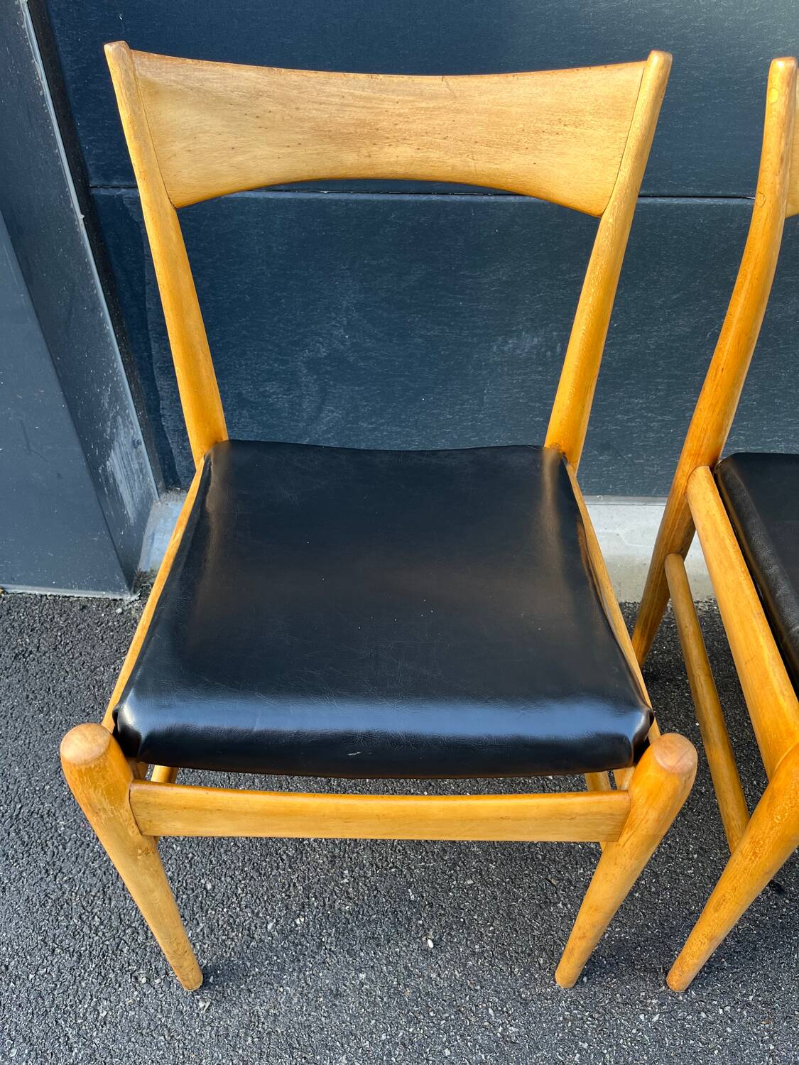 Scandinavian chair in wood and skai