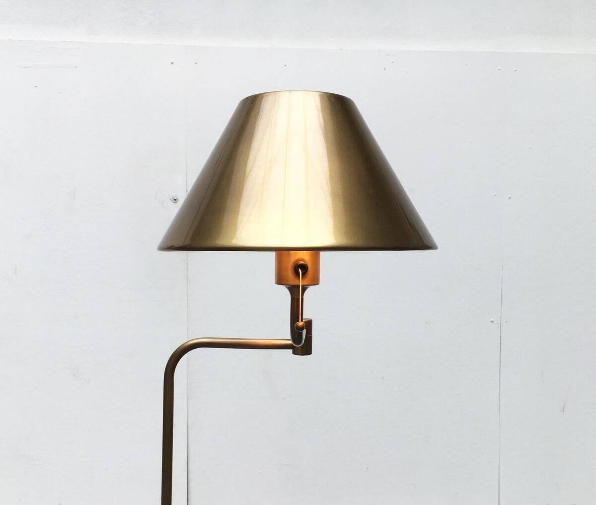Lesan floor lamp in vintage German brass, Hollywood Regency style by Florian Schulz, 1970s.