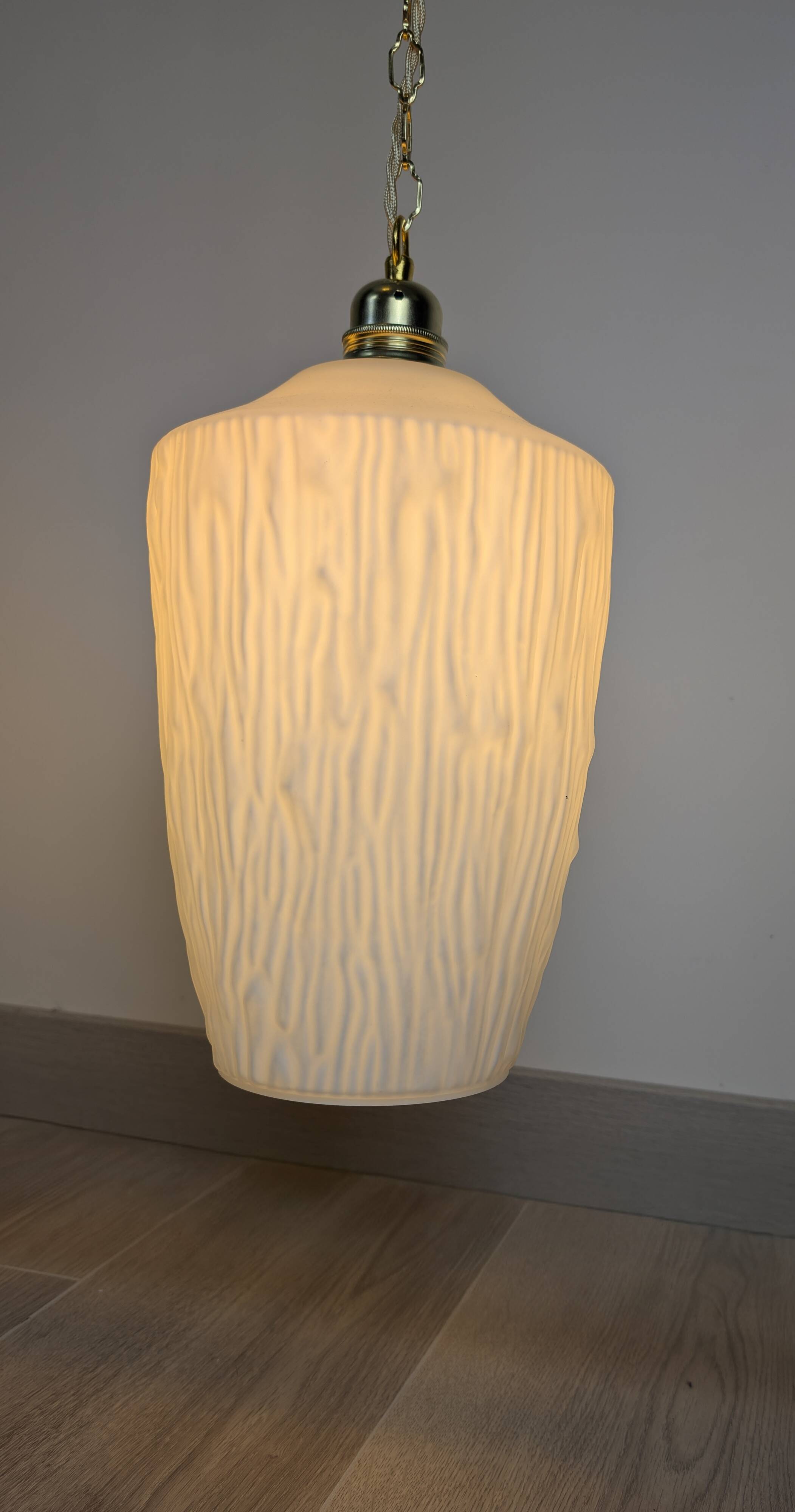 Pair of opaline pendants from the 1960s, luminous simplicity, 140 cm.