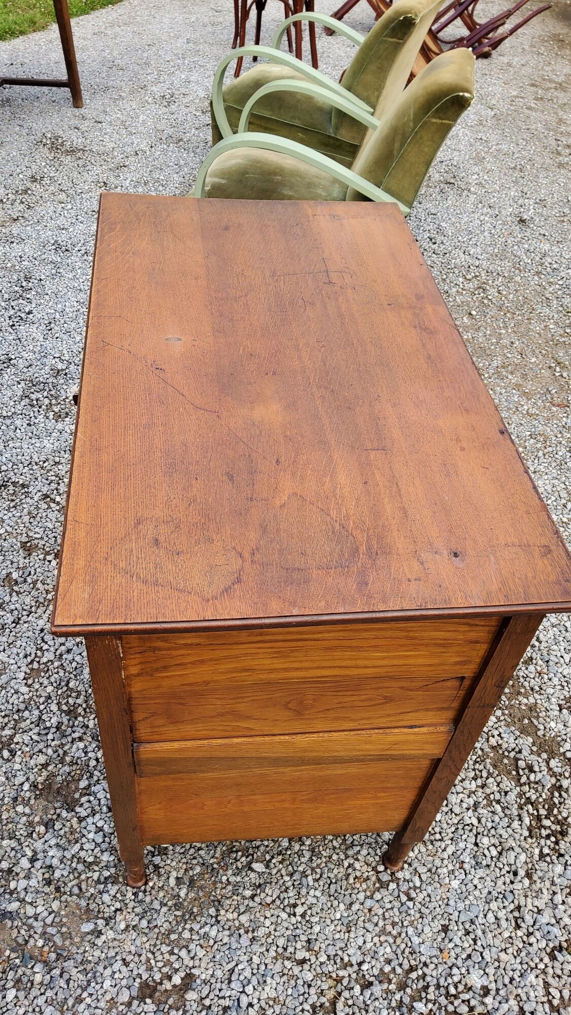 Commode des années 50 en chêne massif 3 tiroirs  pieds coniques