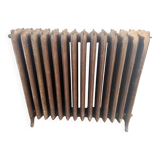 Ancien radiateur sur pied a quatorze lames fleuries en fonte de fer XX sièc