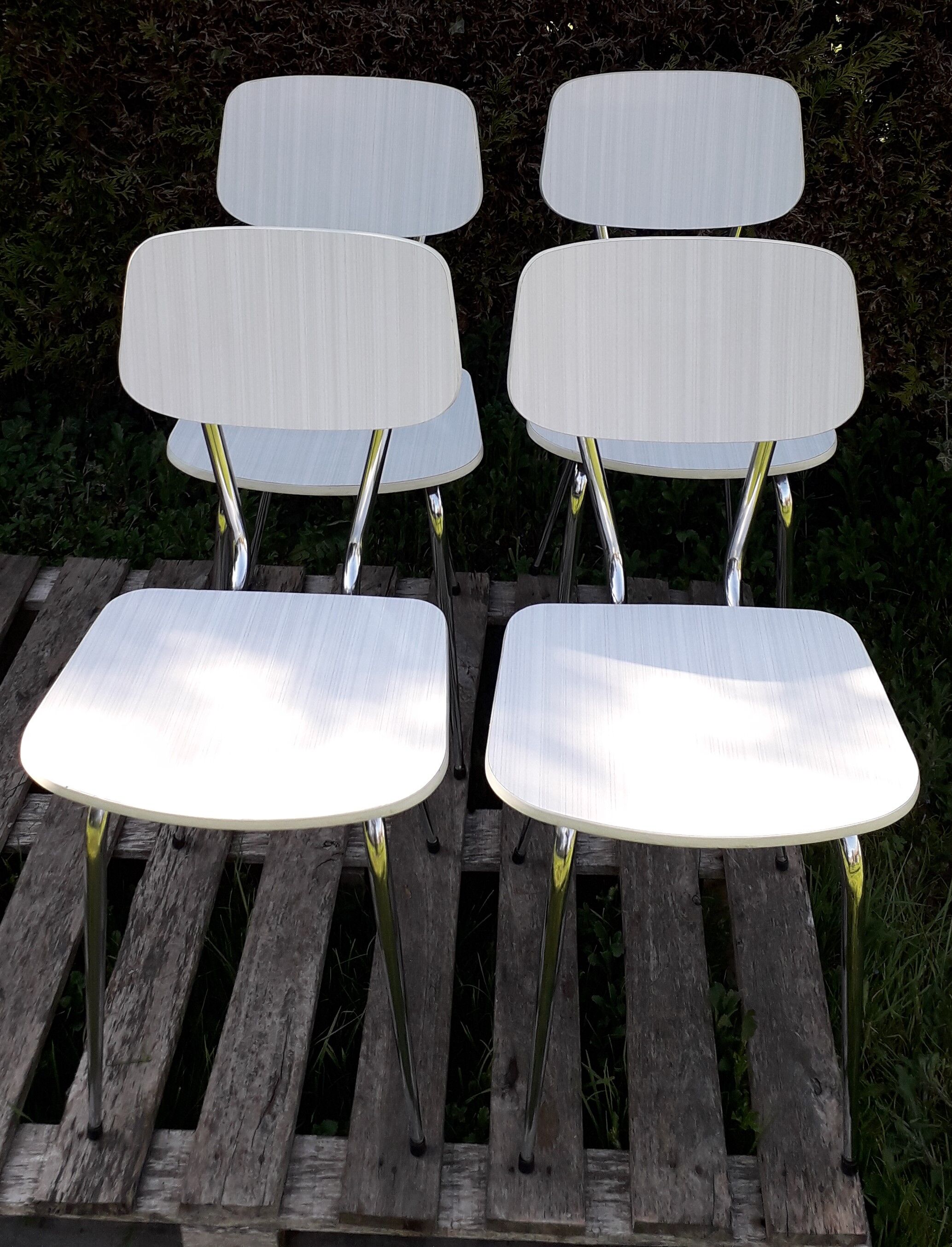 Set of 4 chairs in white 60s formica 70