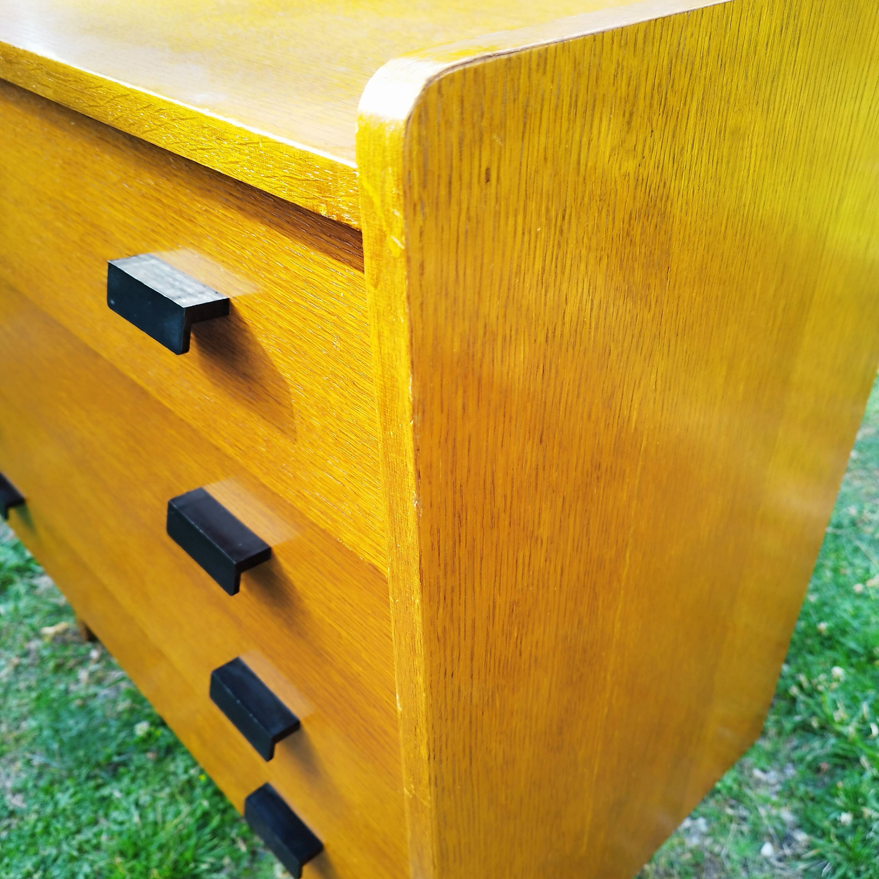 Vintage chest of drawers