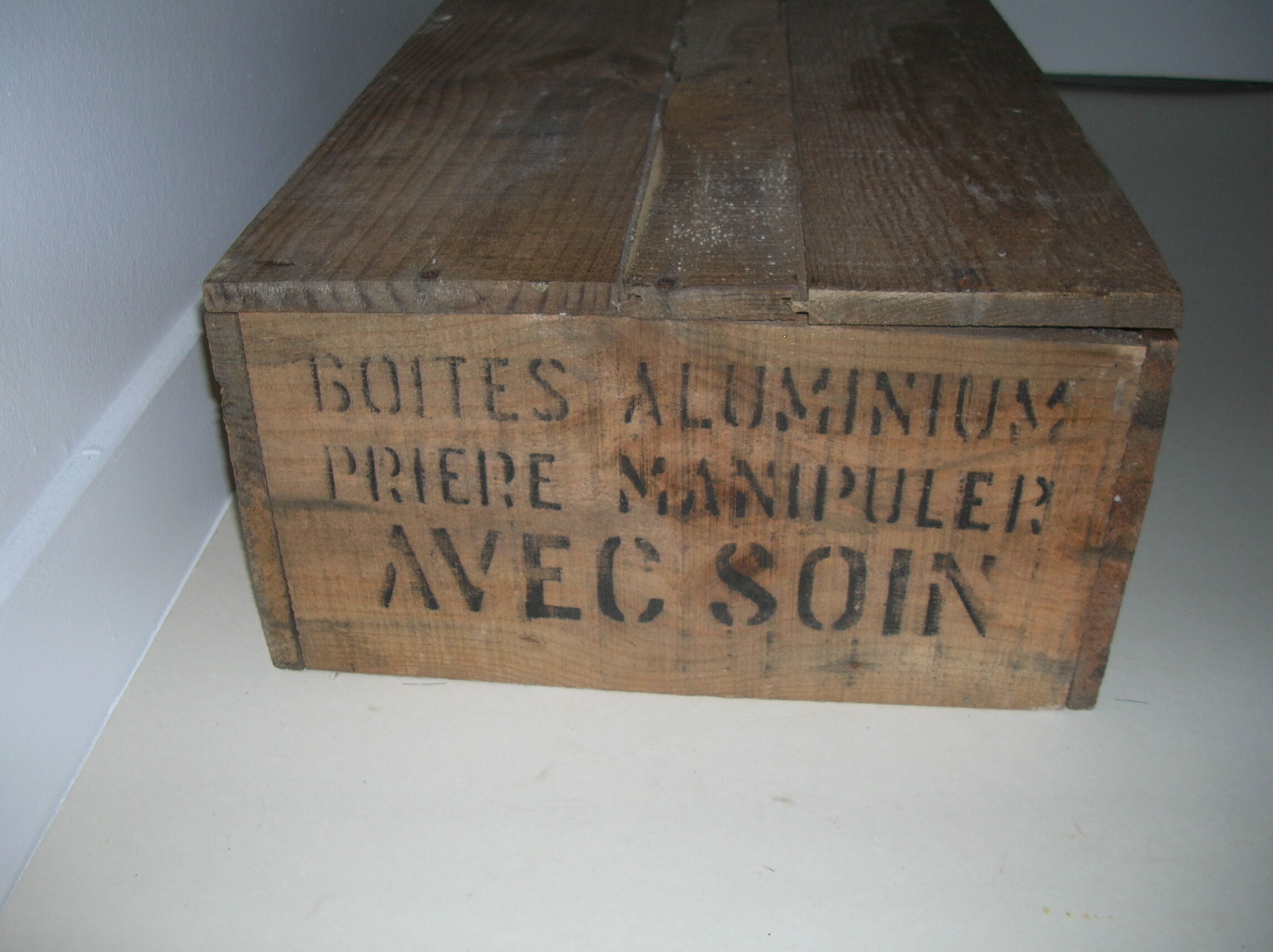 Nestlé wooden crate