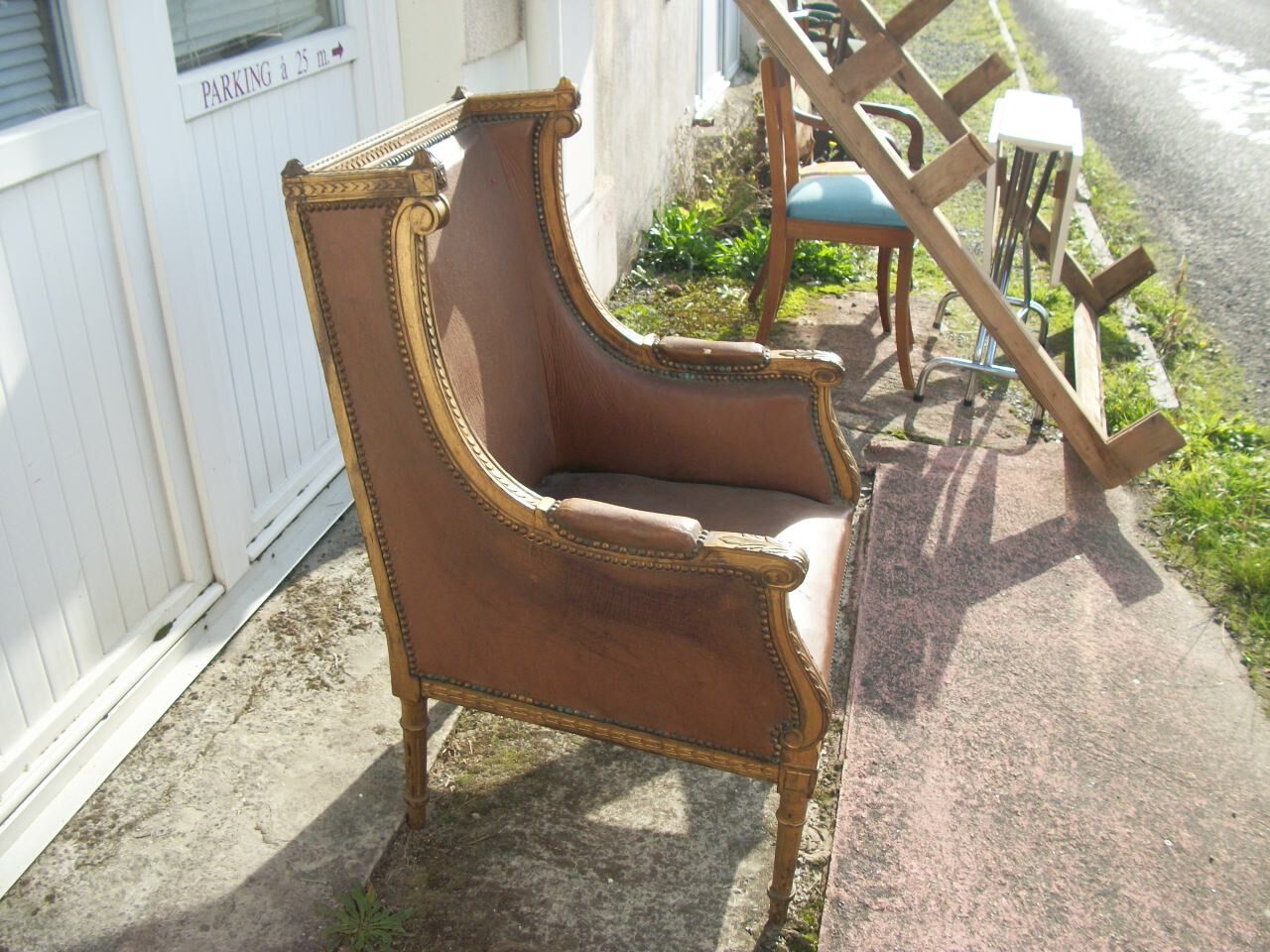 Eard seating chair