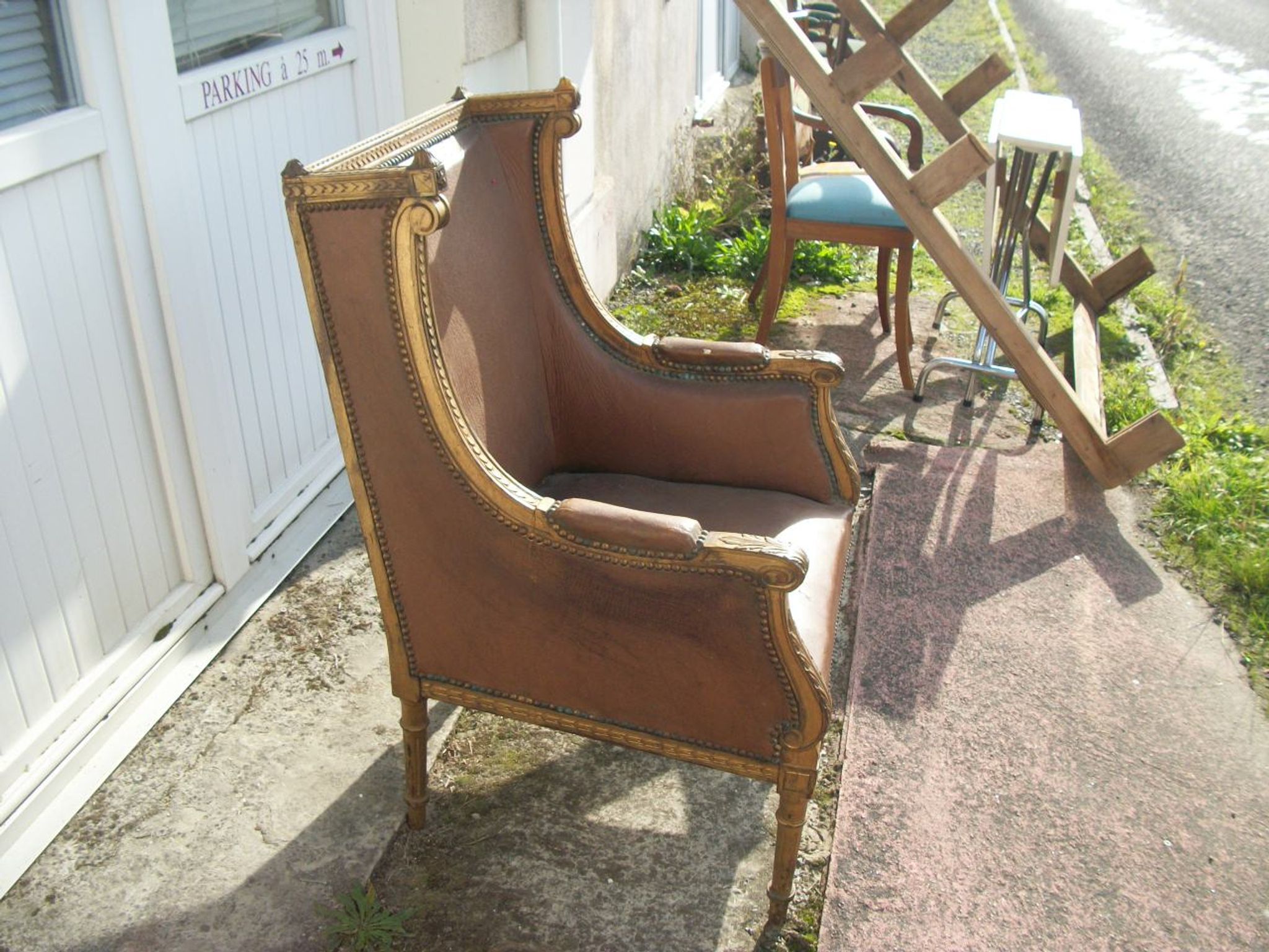 Eard seating chair