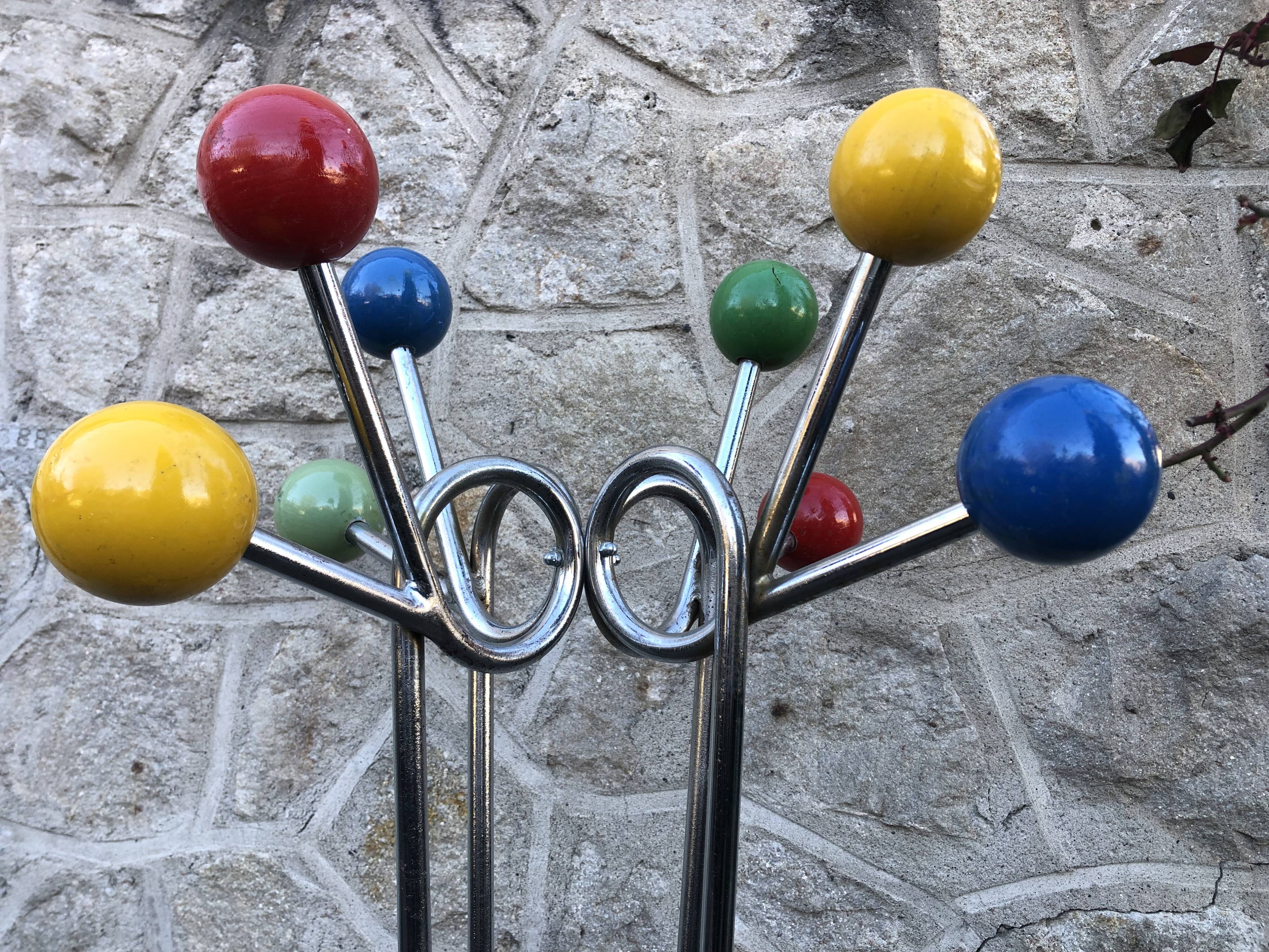Porte manteau en métal chromé et boules colorées 1950-1970