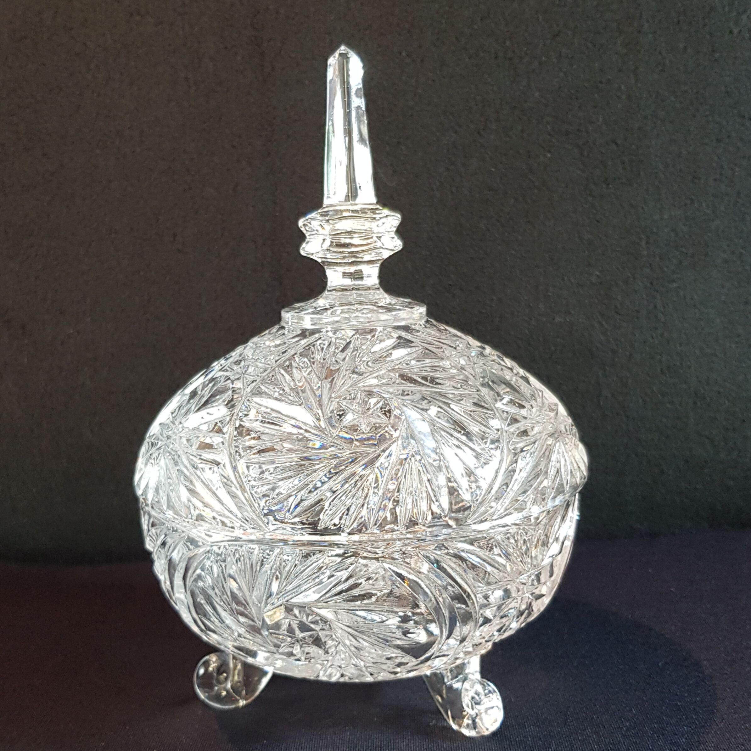 Crystal tripod sweetener