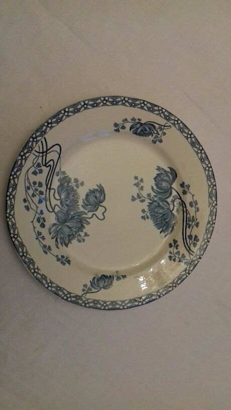 Set of 8 old plates