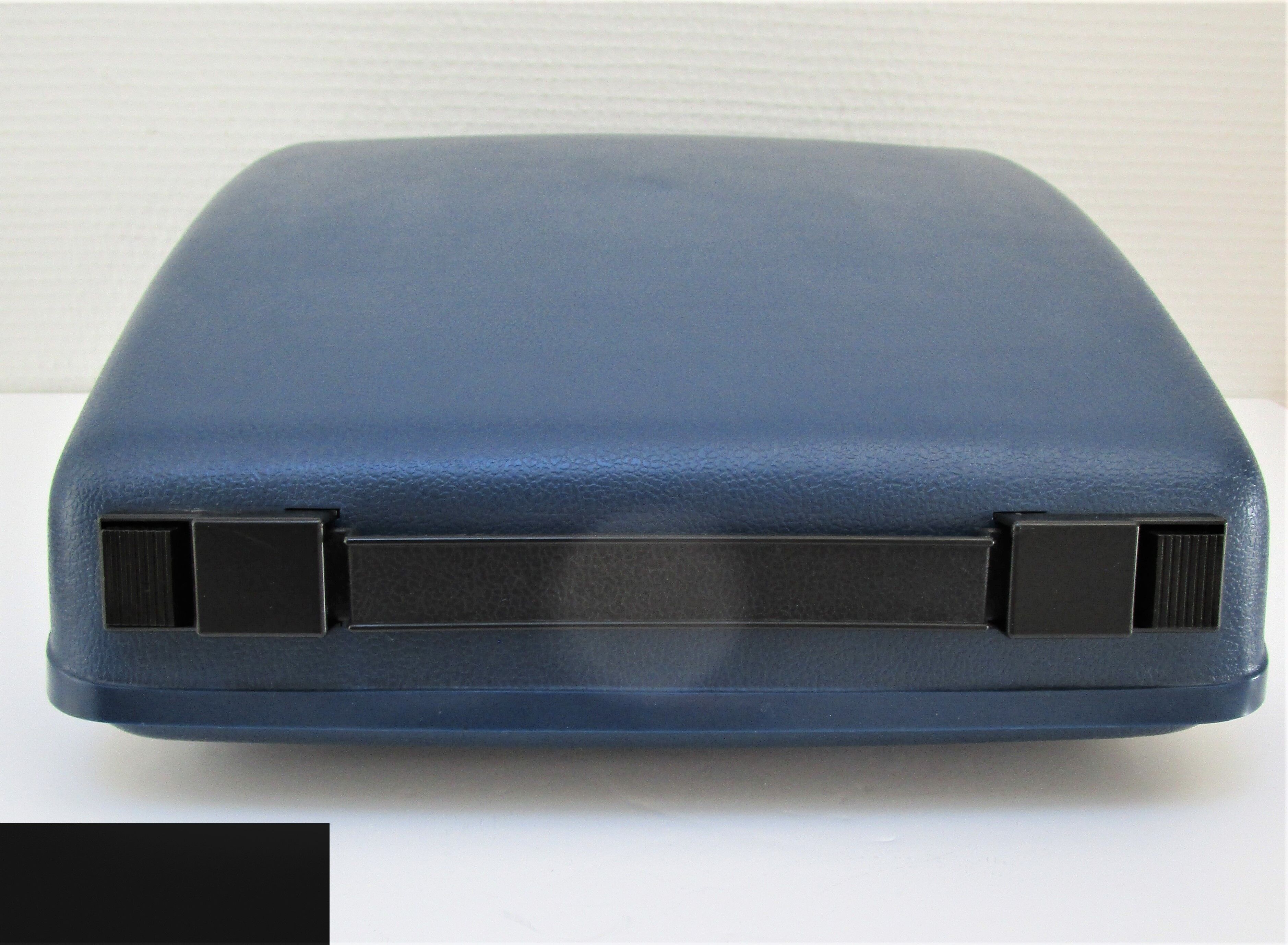 typewriter Remington Sperry rand Envoy III blue and white 70s