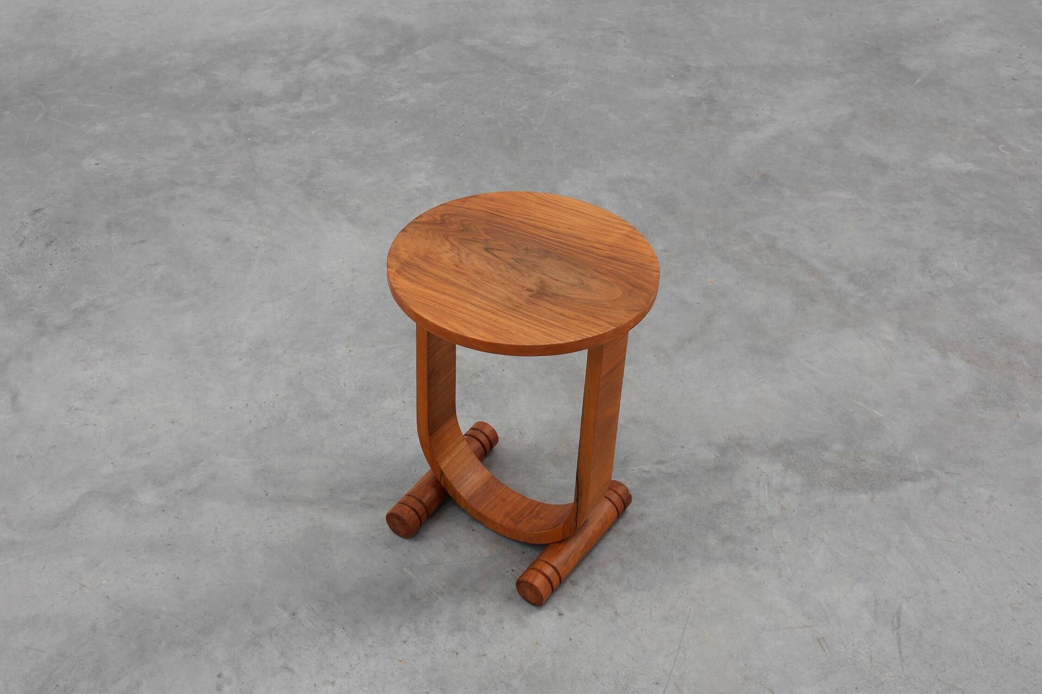 Art deco oak wooden round side table with bended leg, France 1920s
