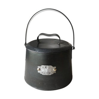 Small metal bucket “1916”