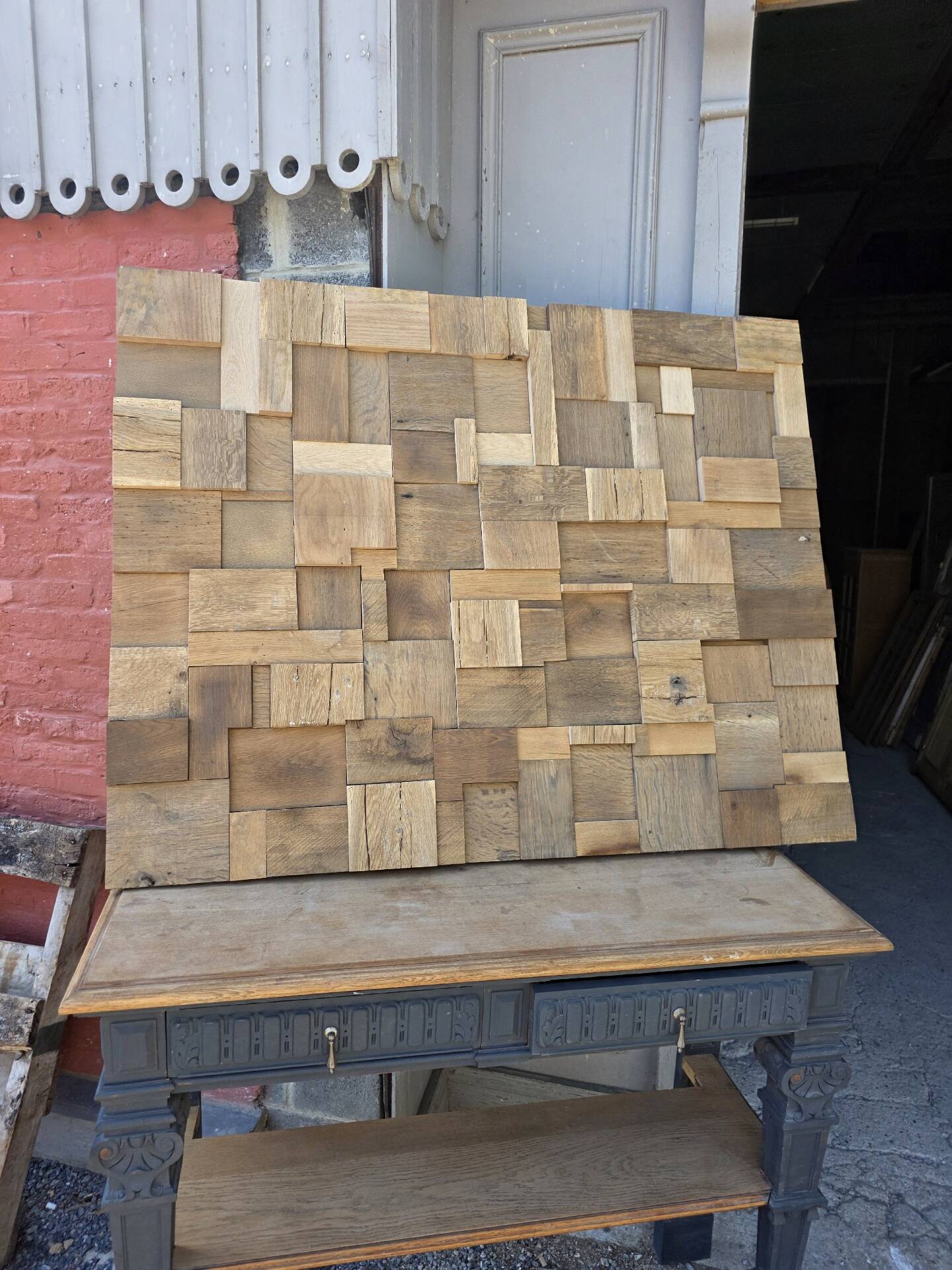 Decorative wall panel in solid oak