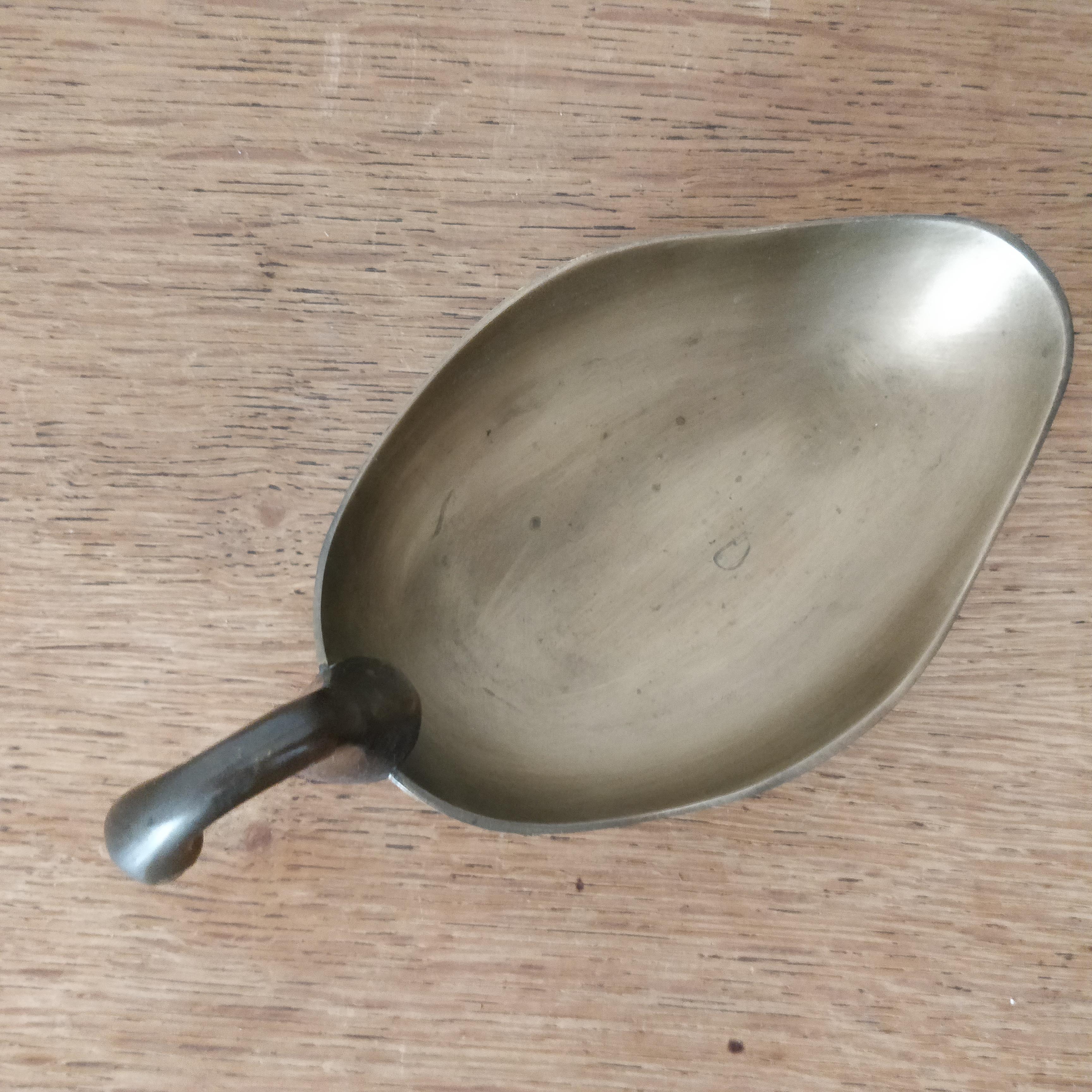 Swan empty pocket in brass