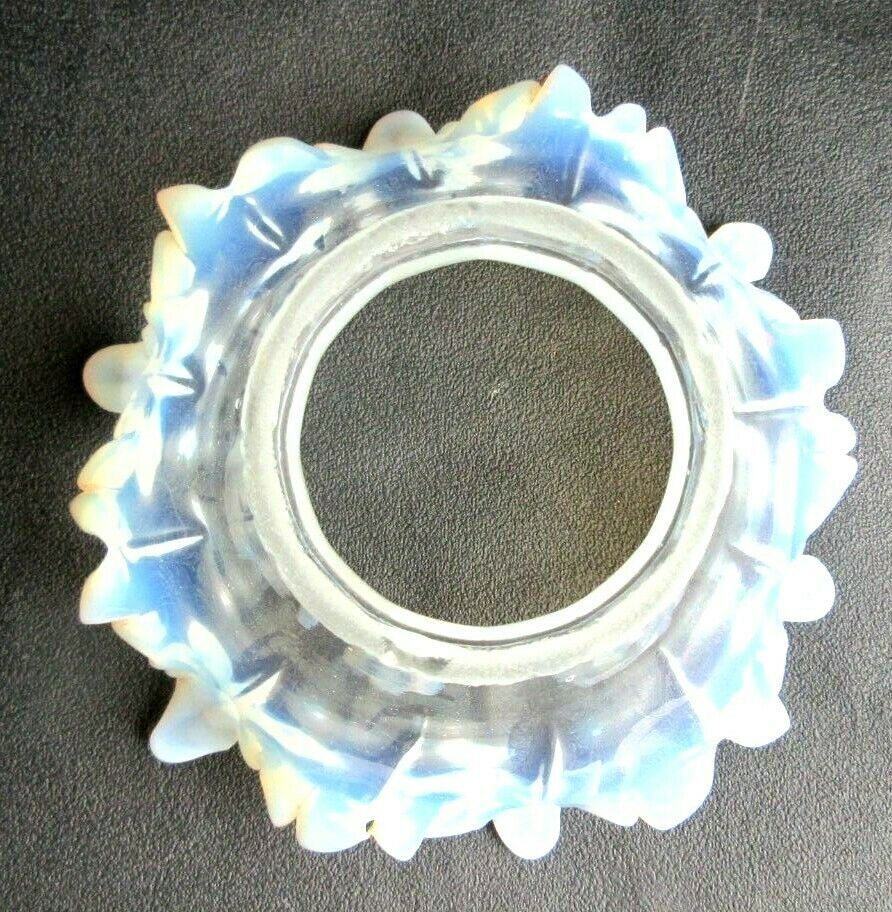 Tulip with glass claw, flower with 6 opalescent cut petals, Art Deco