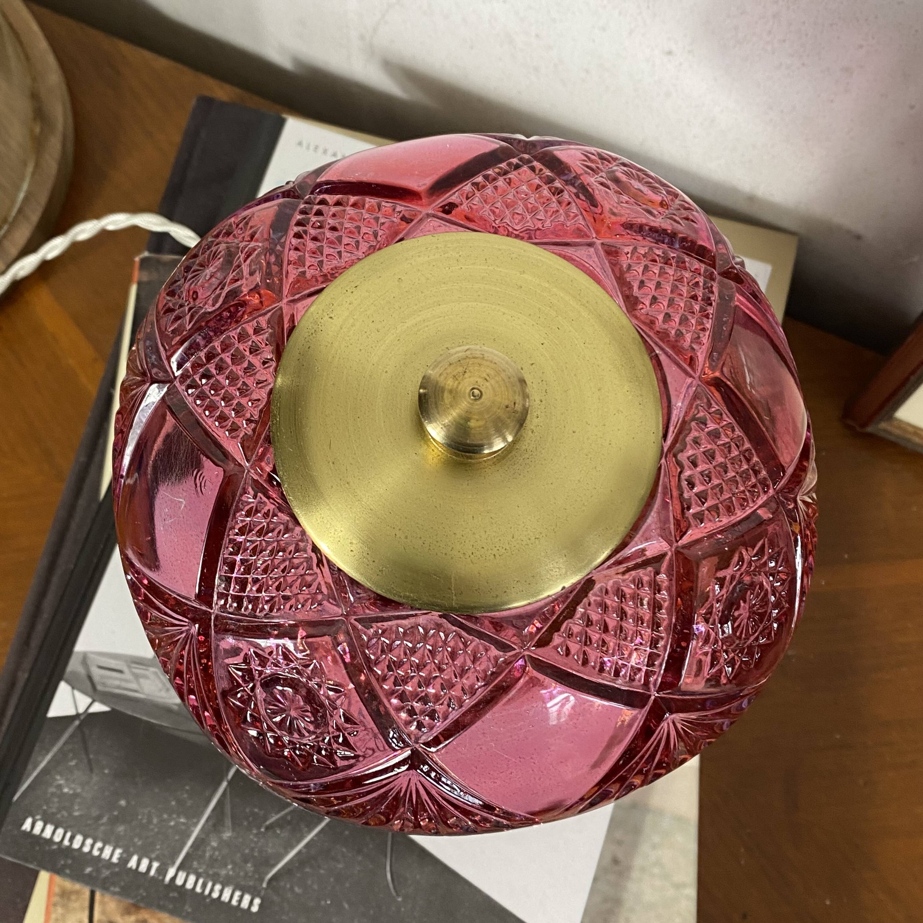 Vintage table lamp in fuchsia pink glass.