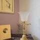 Lampe à poser originale éléments en métal doré et tulipe