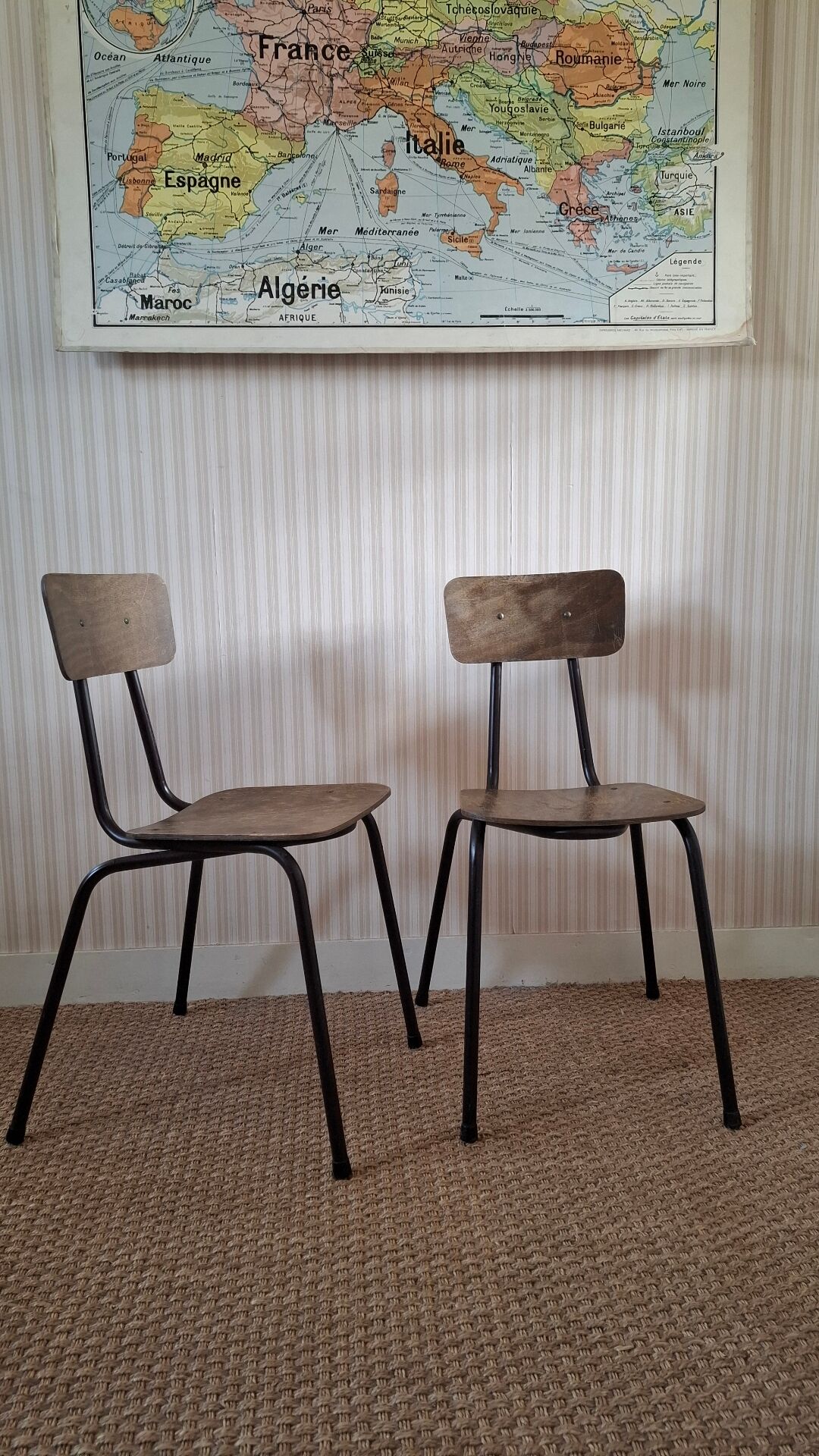 Paires de chaises d'écolier 