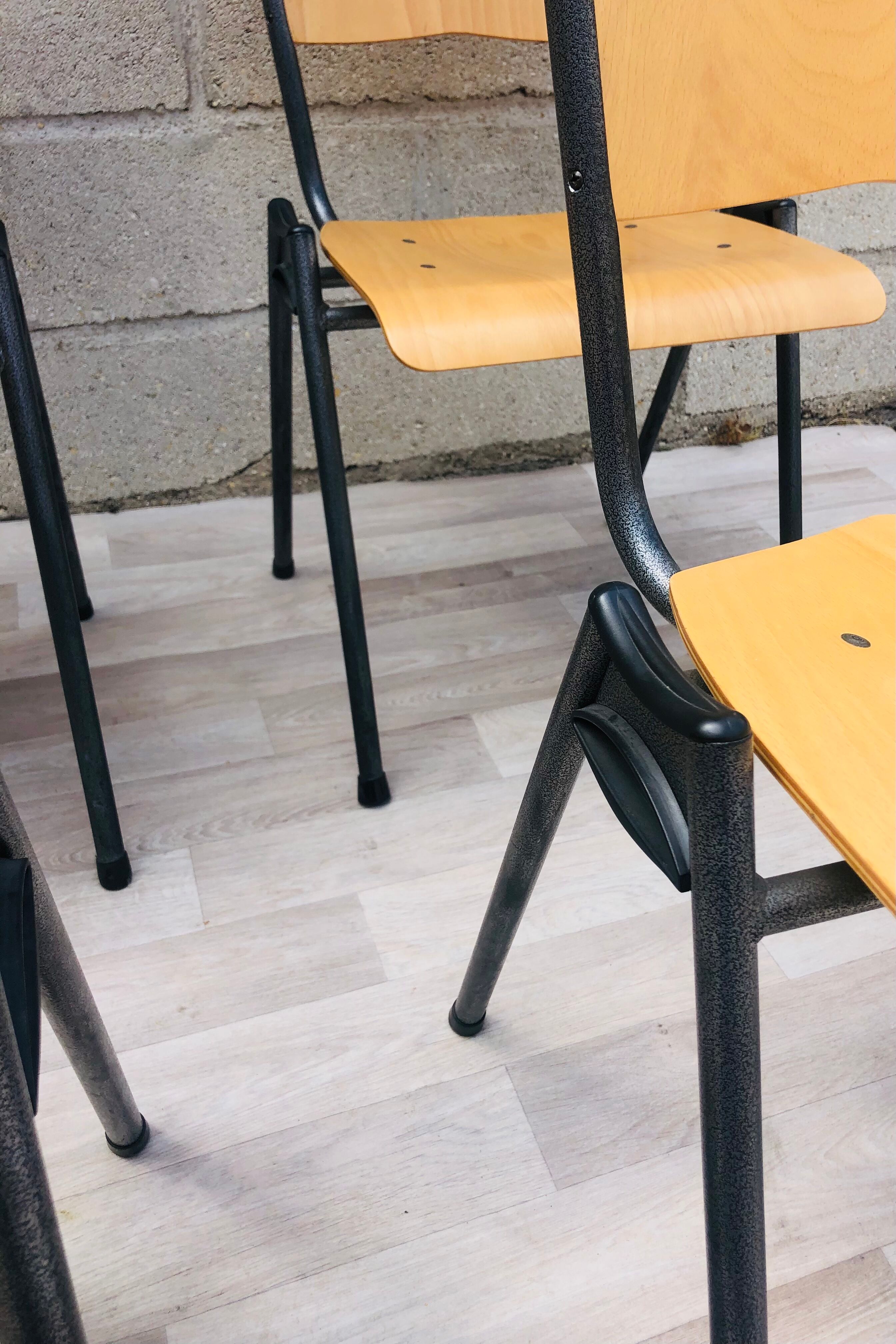 Set of 4 chairs design in wood