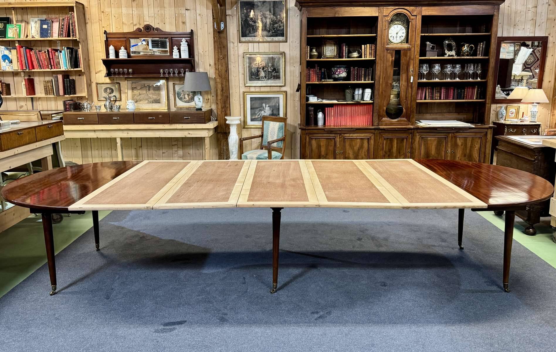 19th-century Louis XVI dining table in Cuban mahogany.