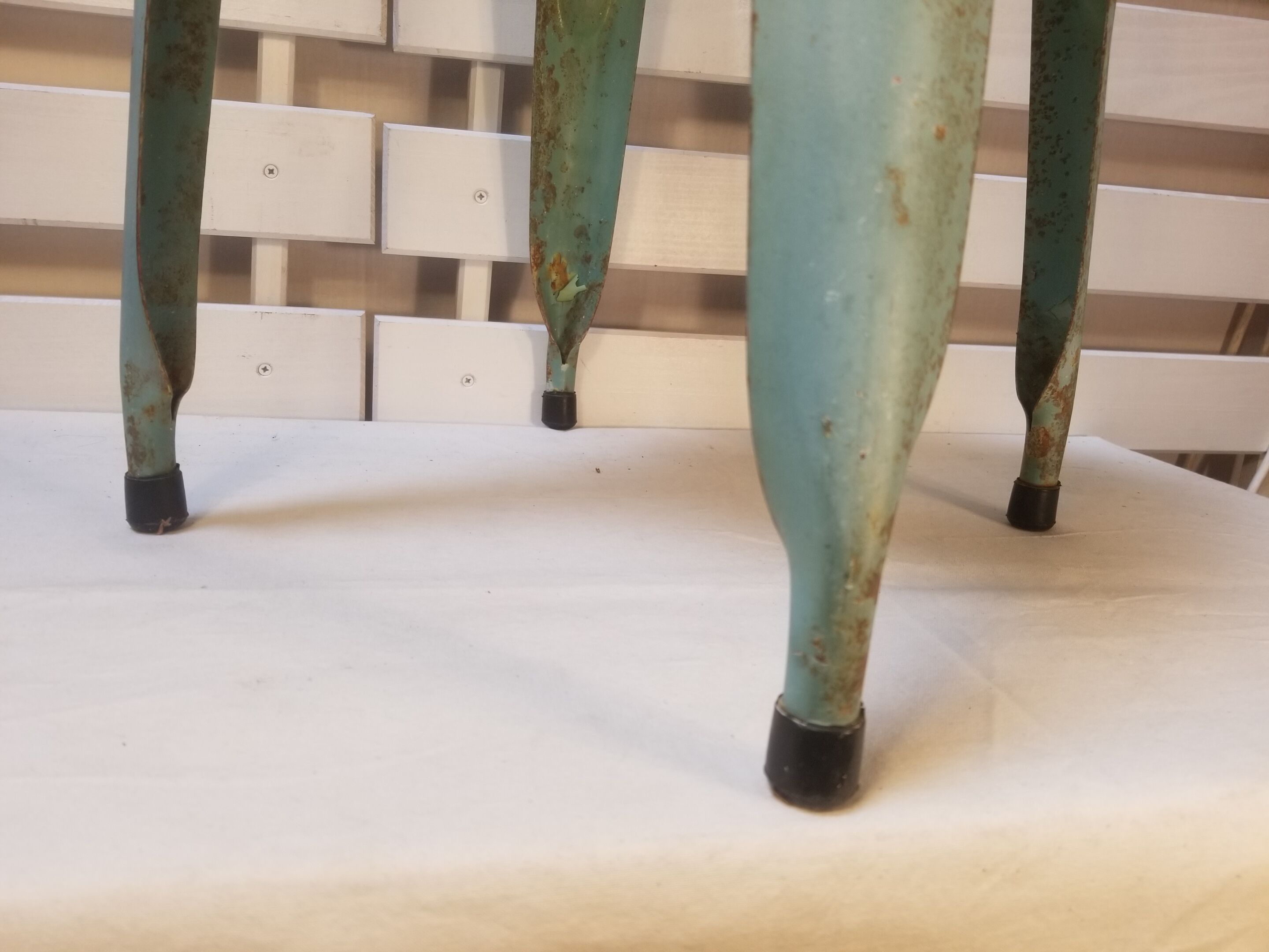 Tabouret vintage industriel en tôle