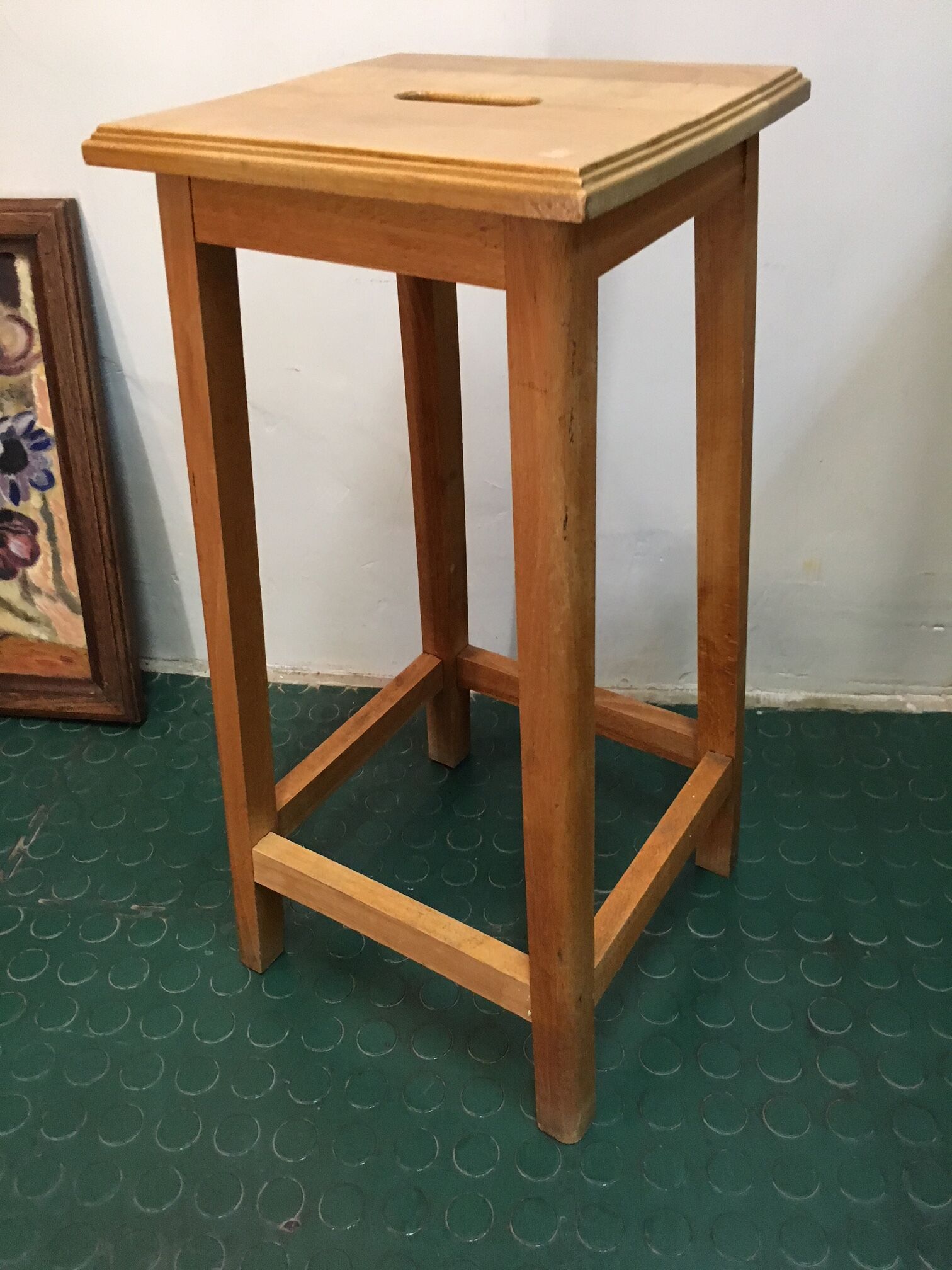 Mid-high geometric wood tab