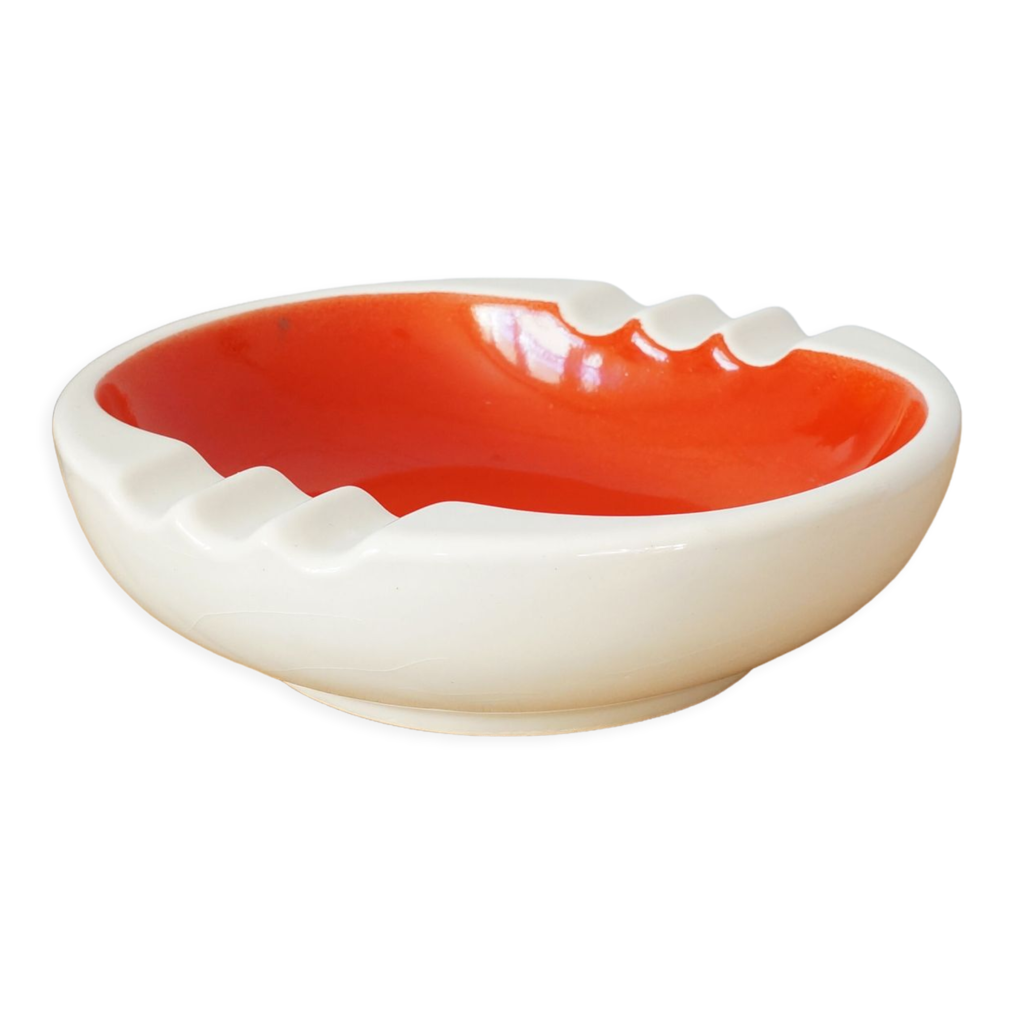 Large hollow ashtray in red and white earthenware, 50s or 60s