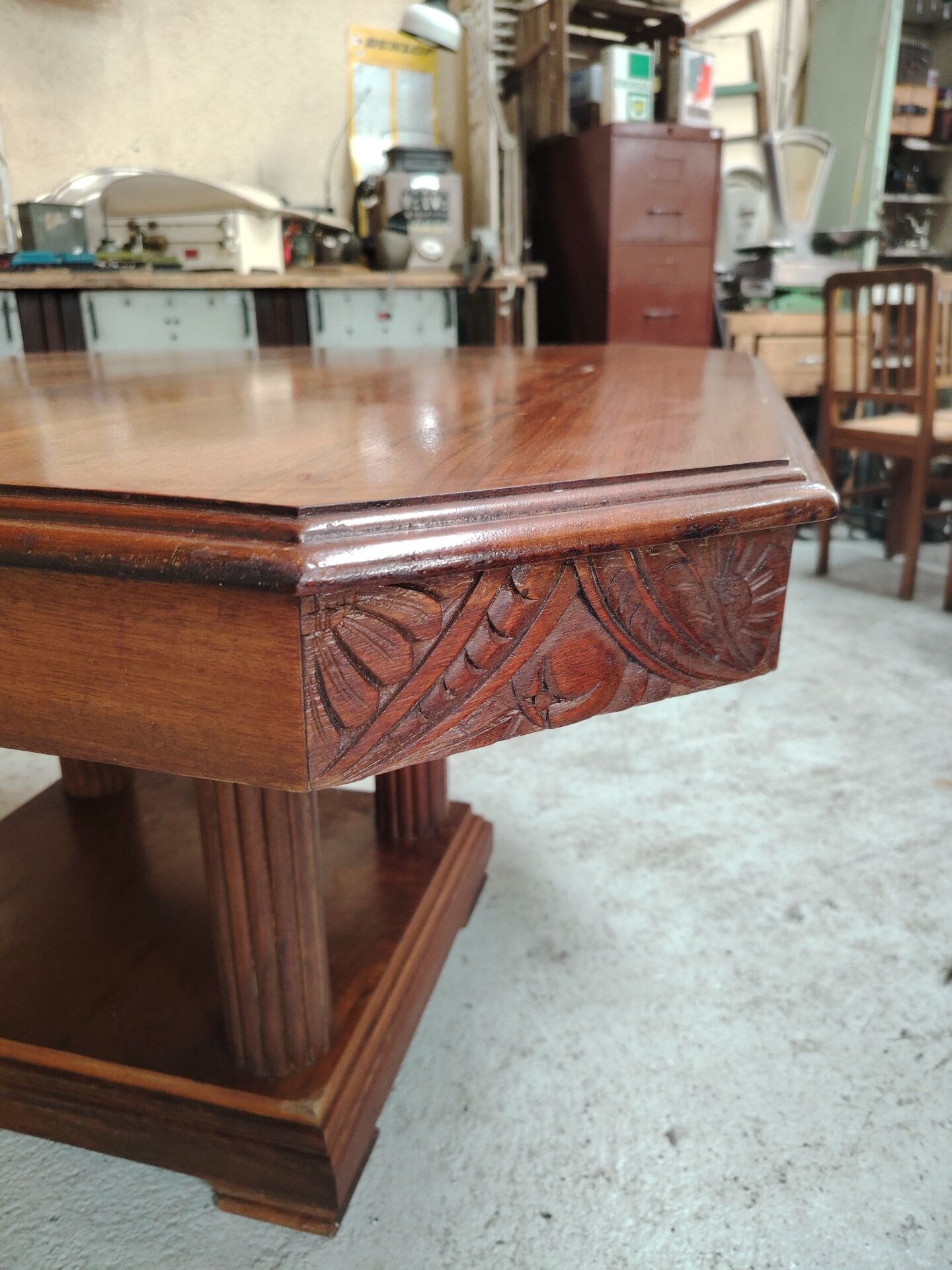 Large Art Deco dining table in solid wood - 1930